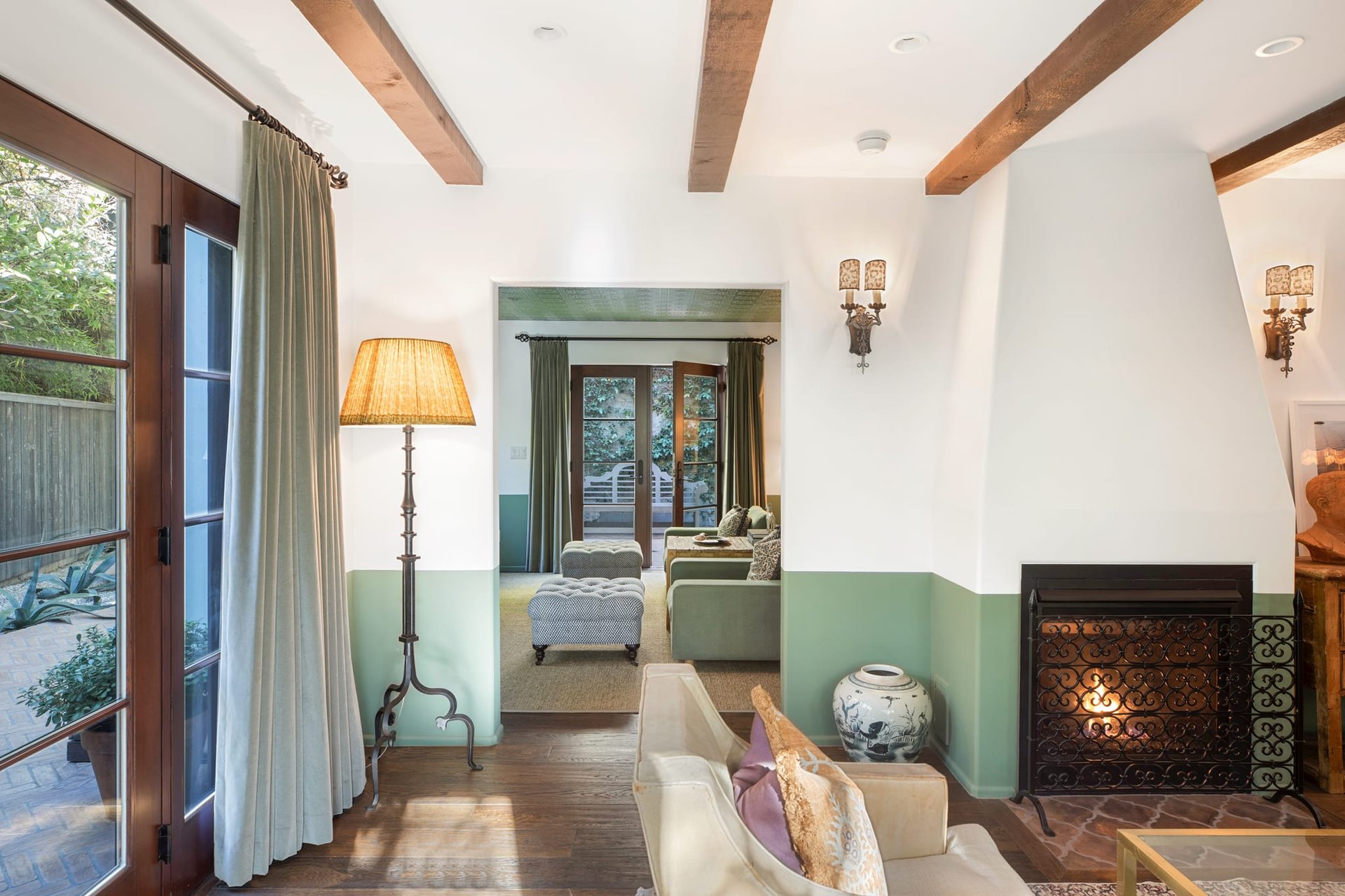 Chic Hideaway above The Strip 