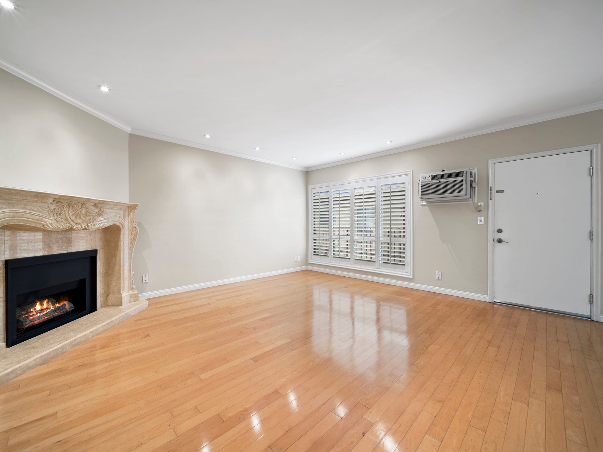 LEASED | 837 N West Knoll Dr Unit 319