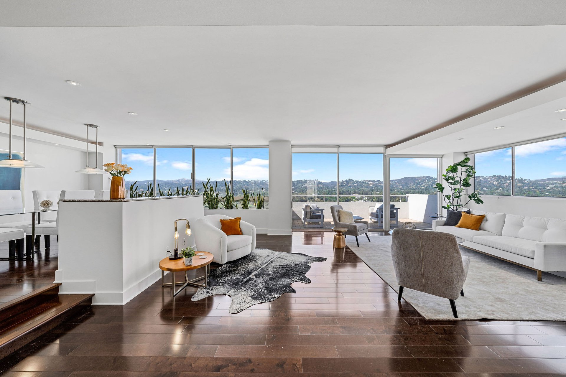 The Comstock #PHA, Wilshire Corridor