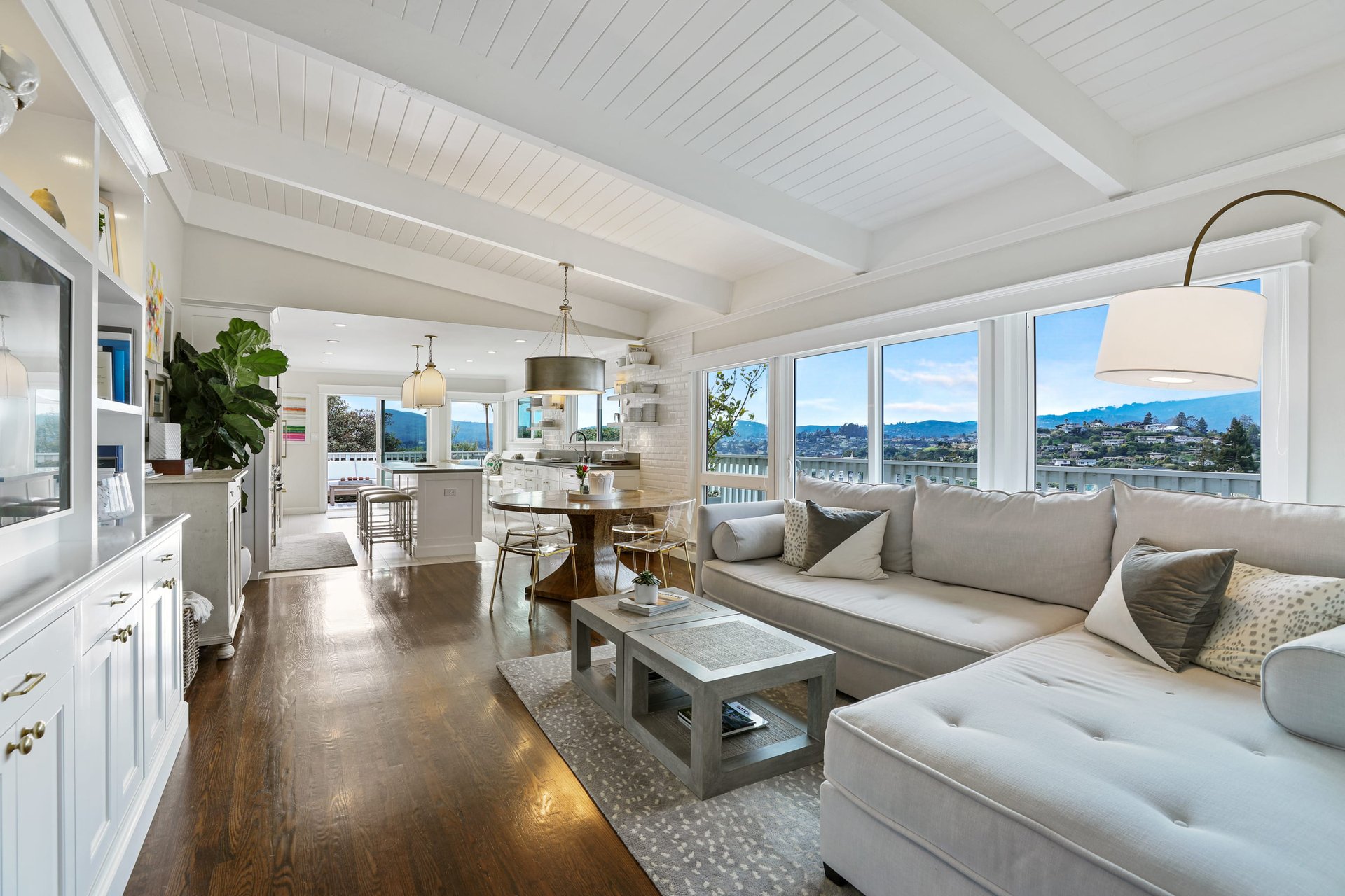 Stunning & Stylish View Residence