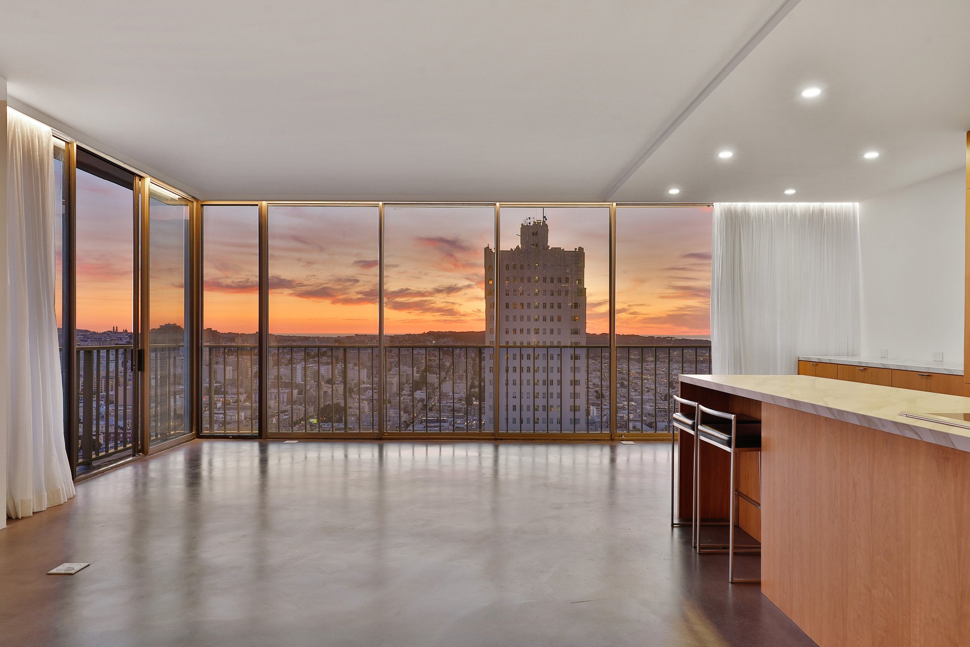 Leased | 999 Green St #2102