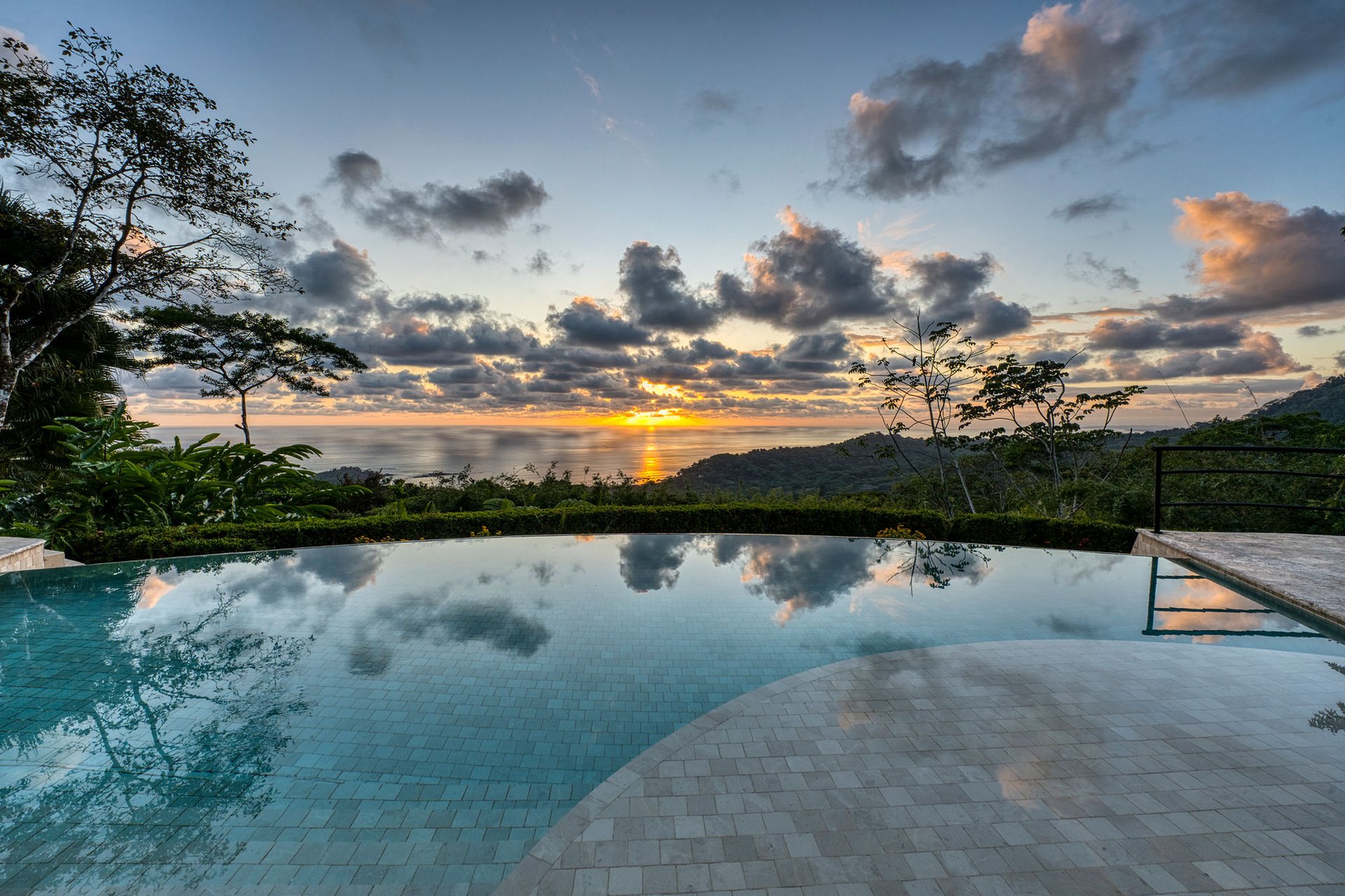 Casa Bambú – LUXURY 5 BEDROOM ESTATE WITH EXCEPTIONAL OCEAN VIEWS