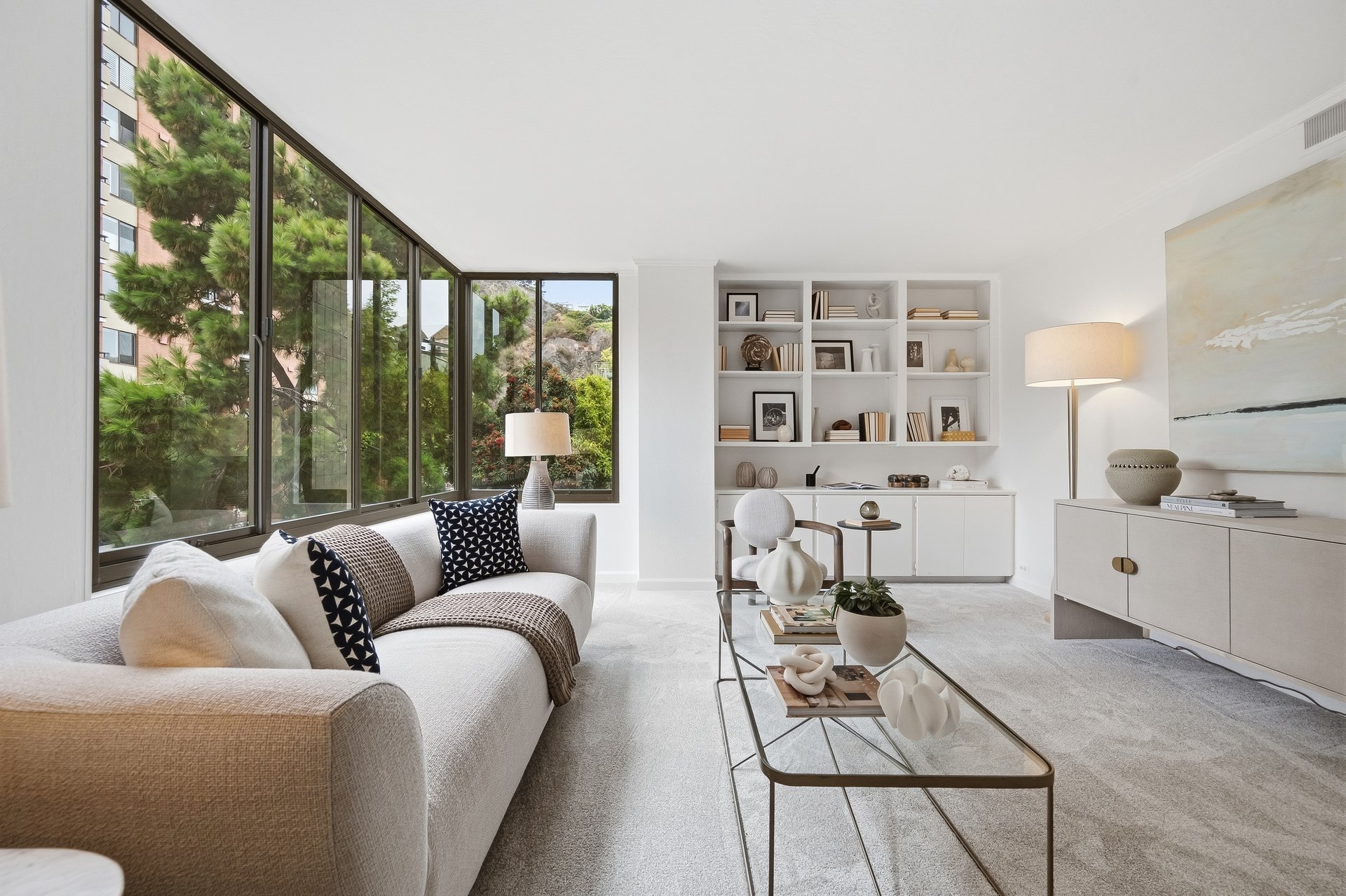 A Spacious North Waterfront Retreat