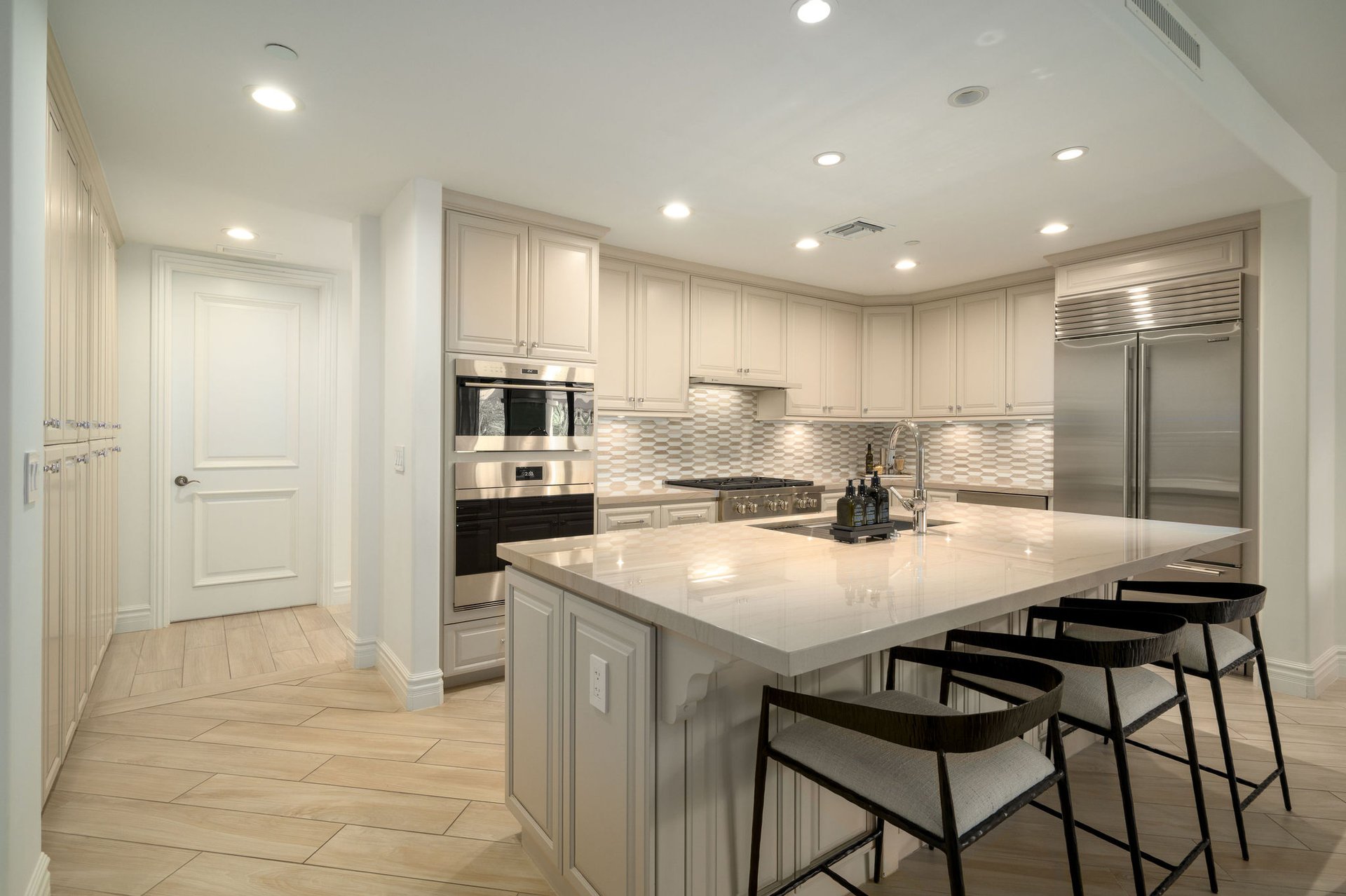 7175 E CAMELBACK Road, 301