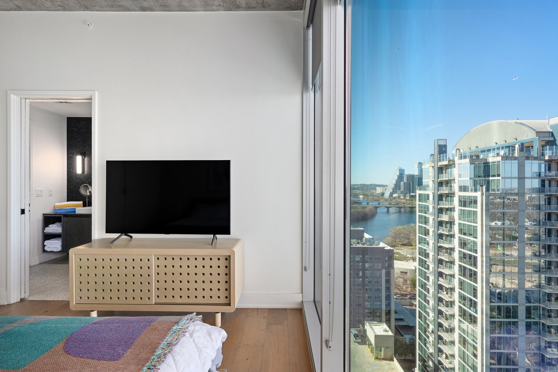 48 East Avenue #2204