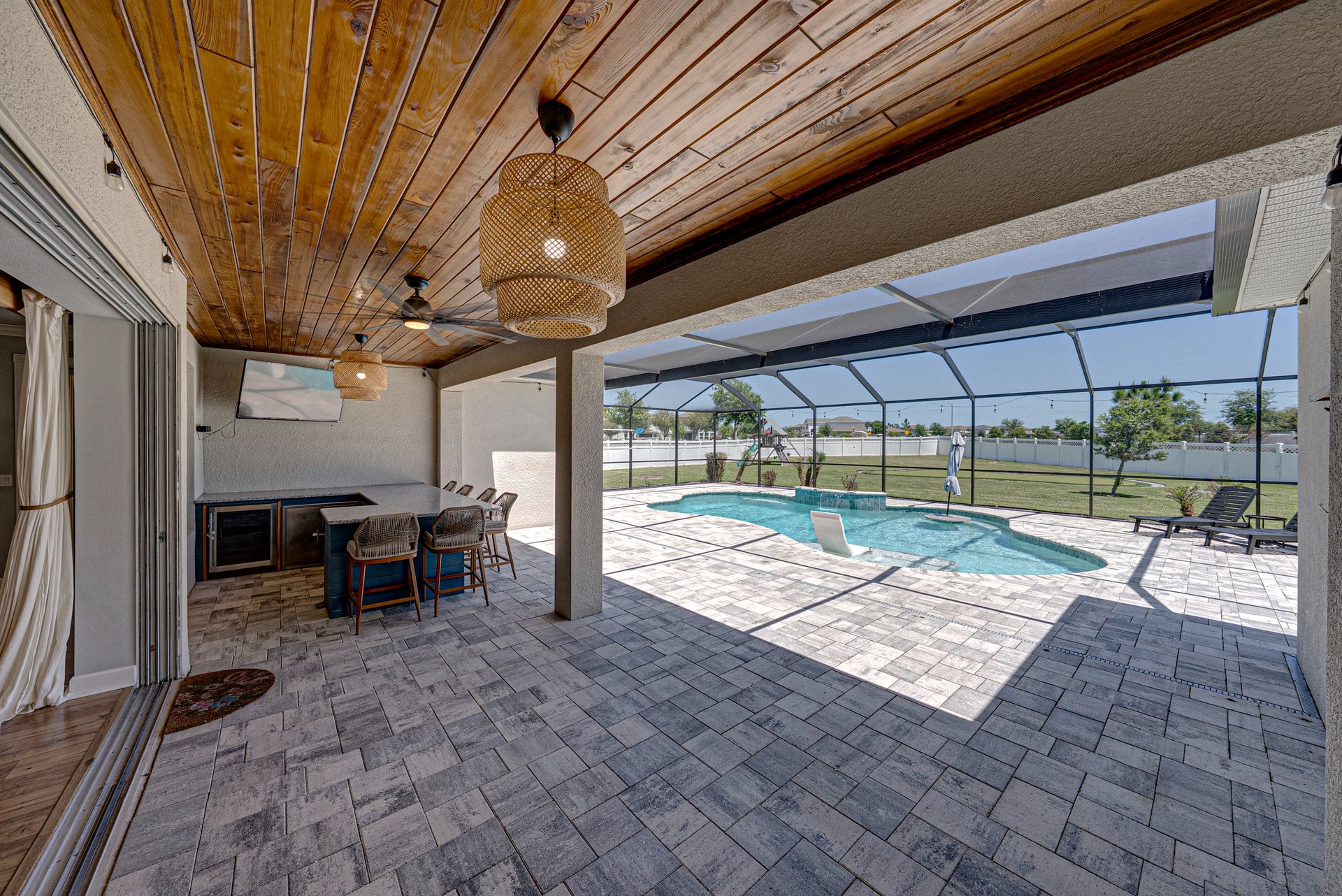 6883 BRADBURY CIR