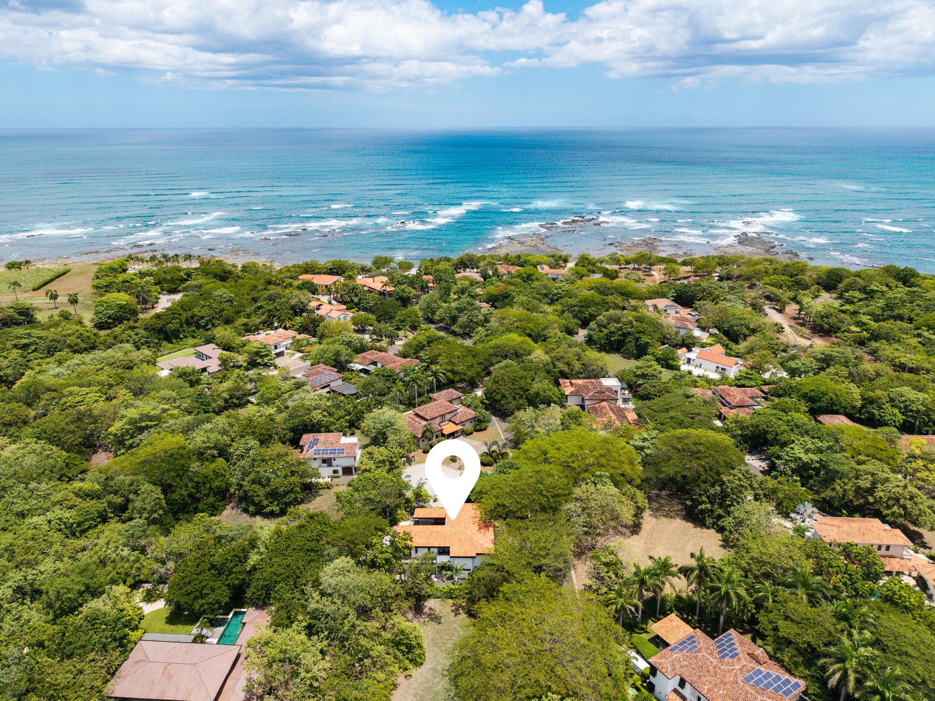 Casa La Ola Perfecta | Luxury 5-Bedroom Home with Pool Near the Beach in Hacienda Pinilla