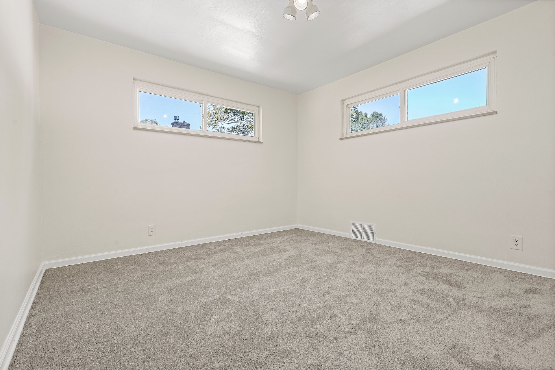 1332 Foxboro Dr