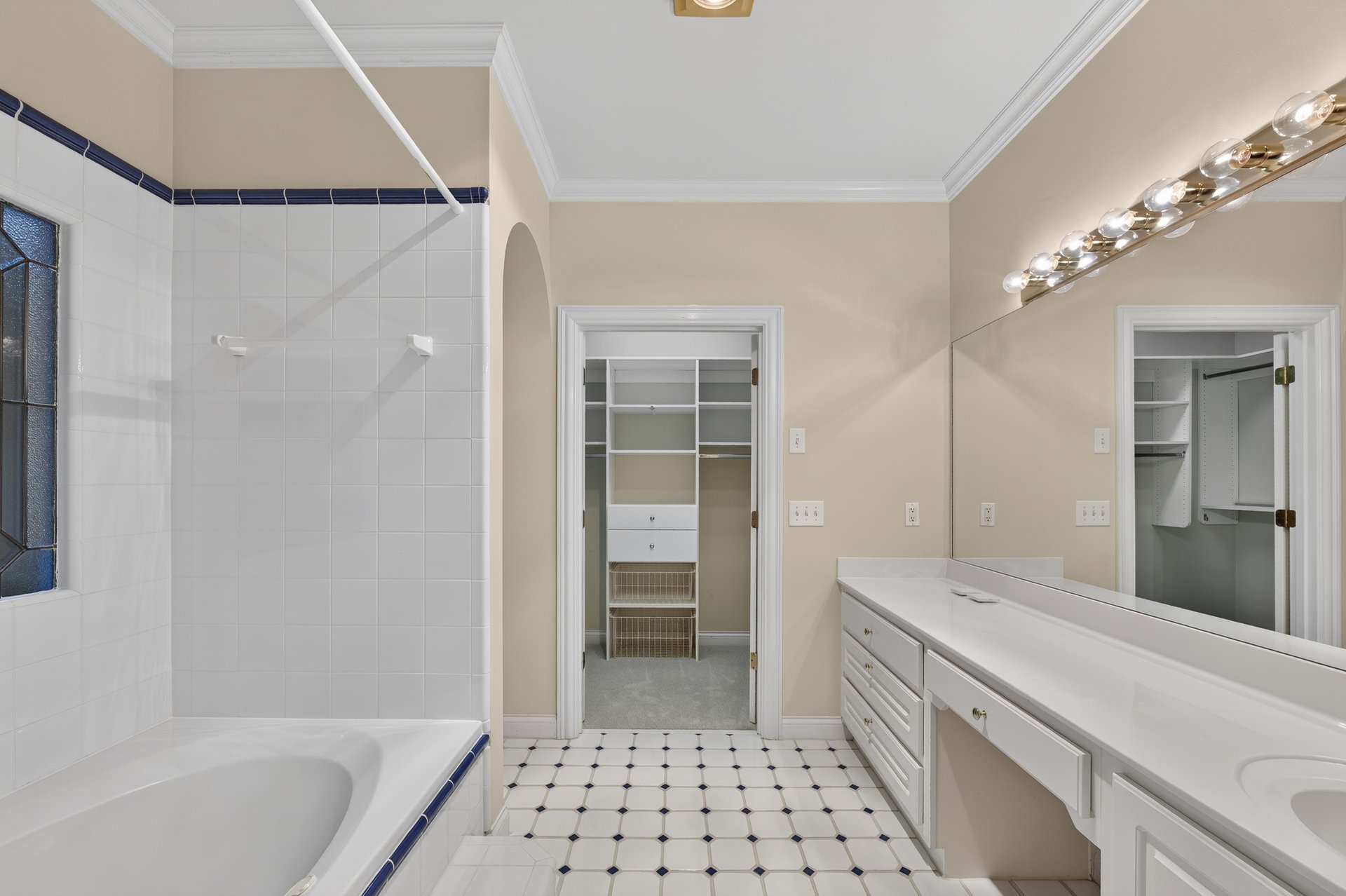 1055 Hedgerose Lane