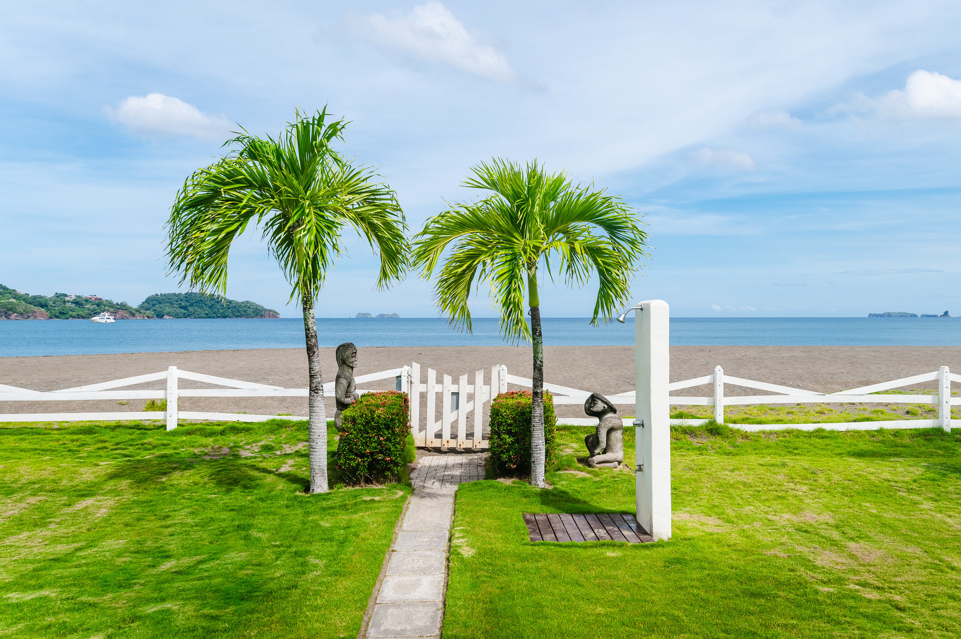 Pacific Beach 4 | Adorable 2 Bedroom 2 Bathroom Beachfront Condo in Playa Potrero!