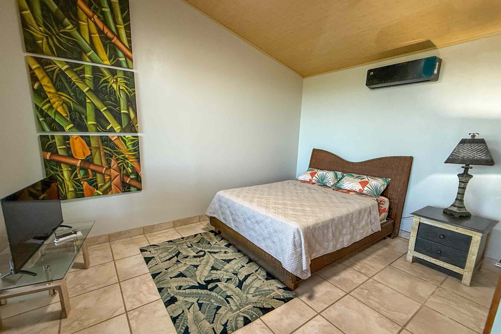Totally Remodeled Coastal Jungle 2-Bedroom Sanctuary Home with Valley & Ocean Views in Lagunas above Dominical Costa Rica