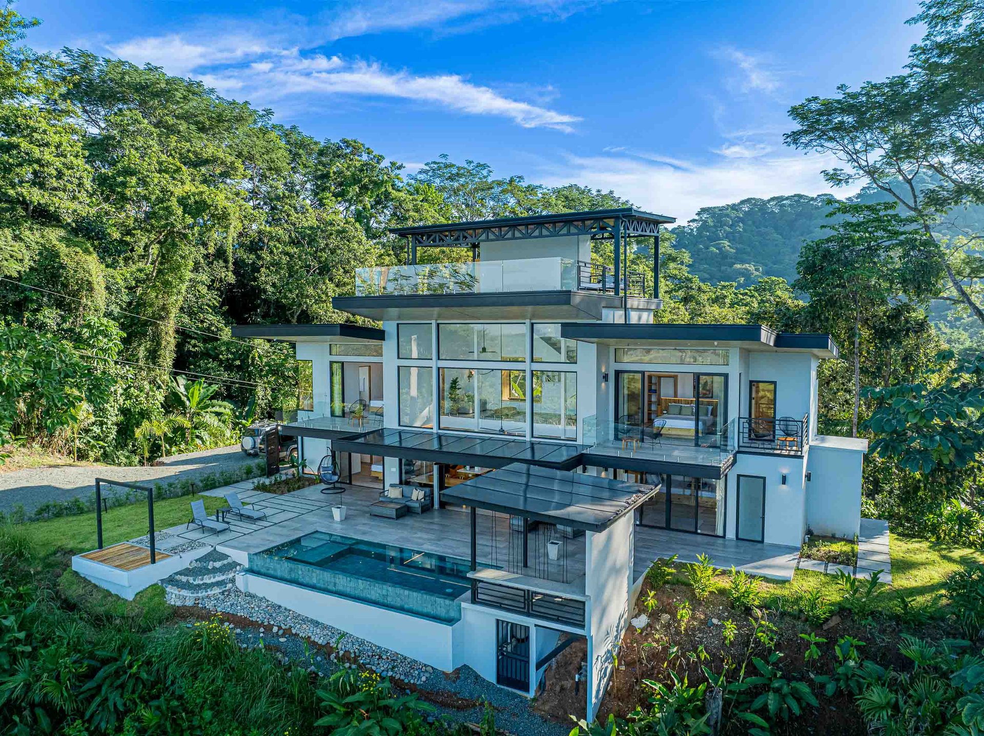 Exclusive Luxury Villa with Infinity Pool