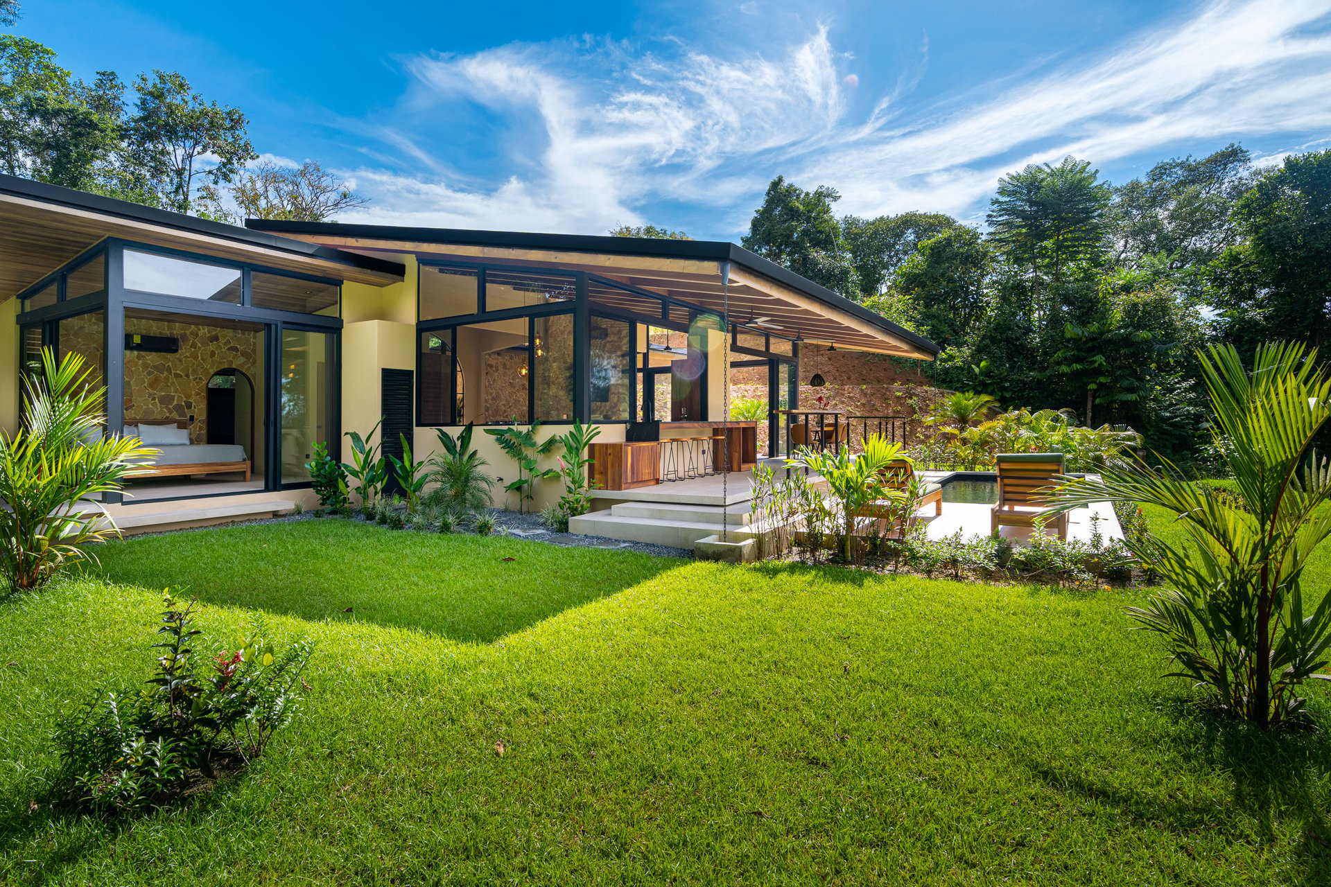 Casa Hamsa - Stunning, Modern Jungle Home in Ojochal