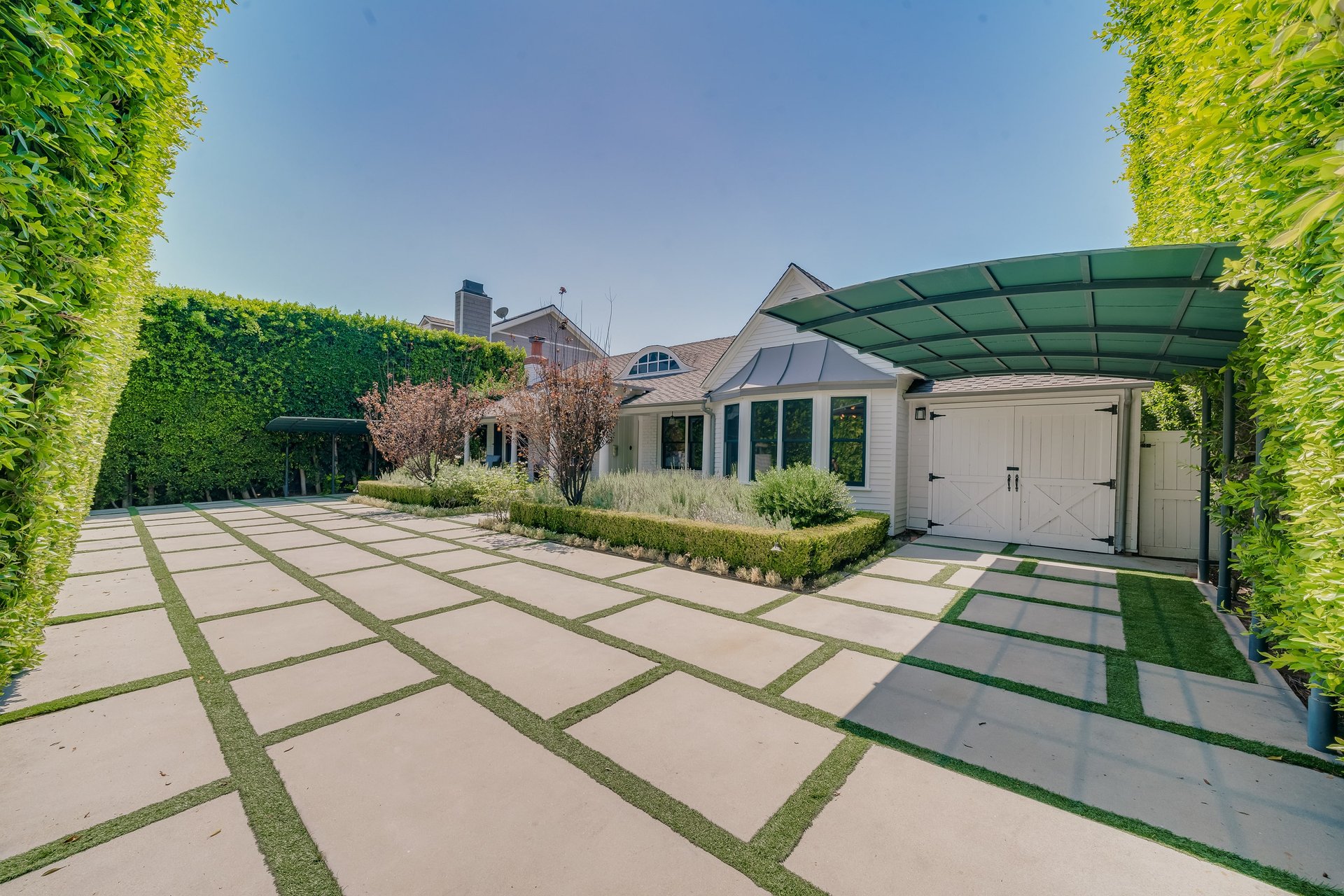 A Hampton's Vibe Traditional Home in Studio City 