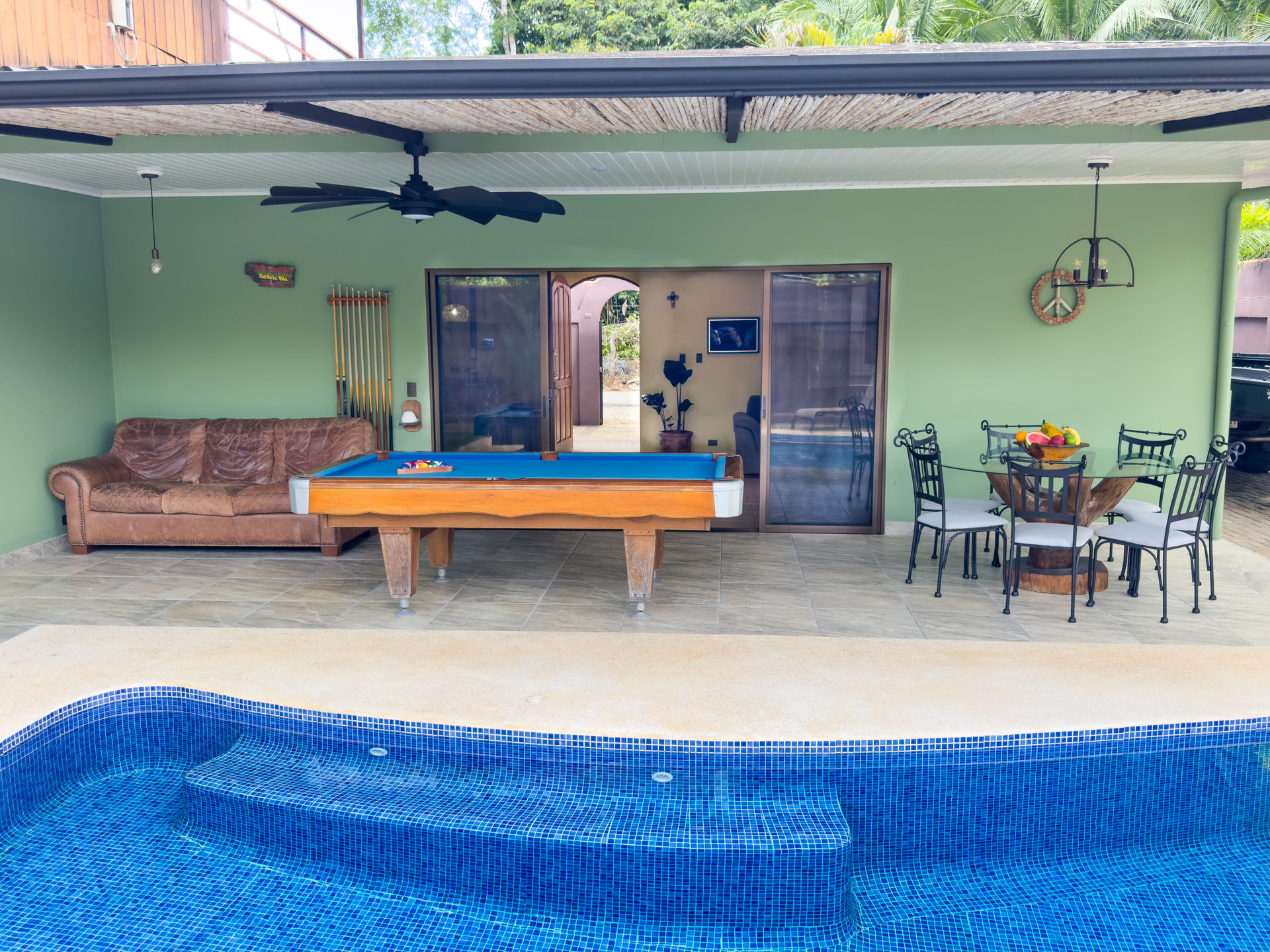 Naranjito corner lot house