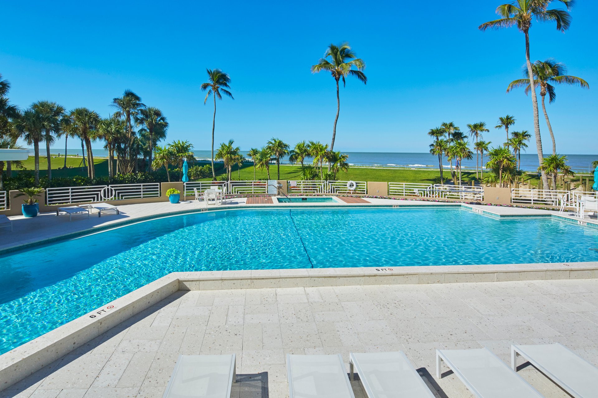 VISTAS 903 AT PARK SHORE