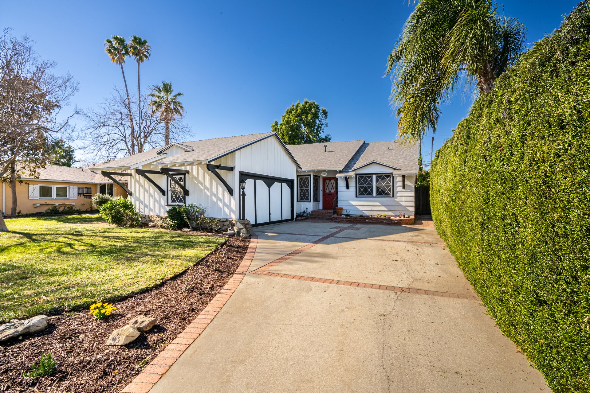 5423 Saloma Avenue