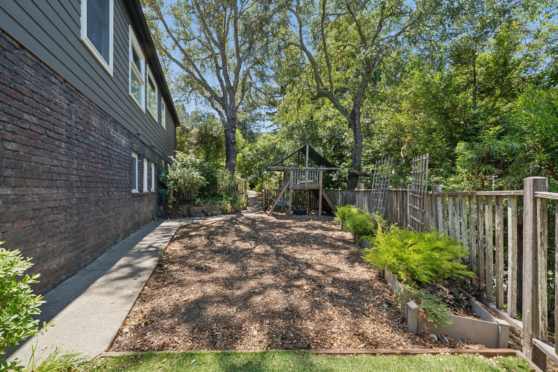 28 Black Log Rd
