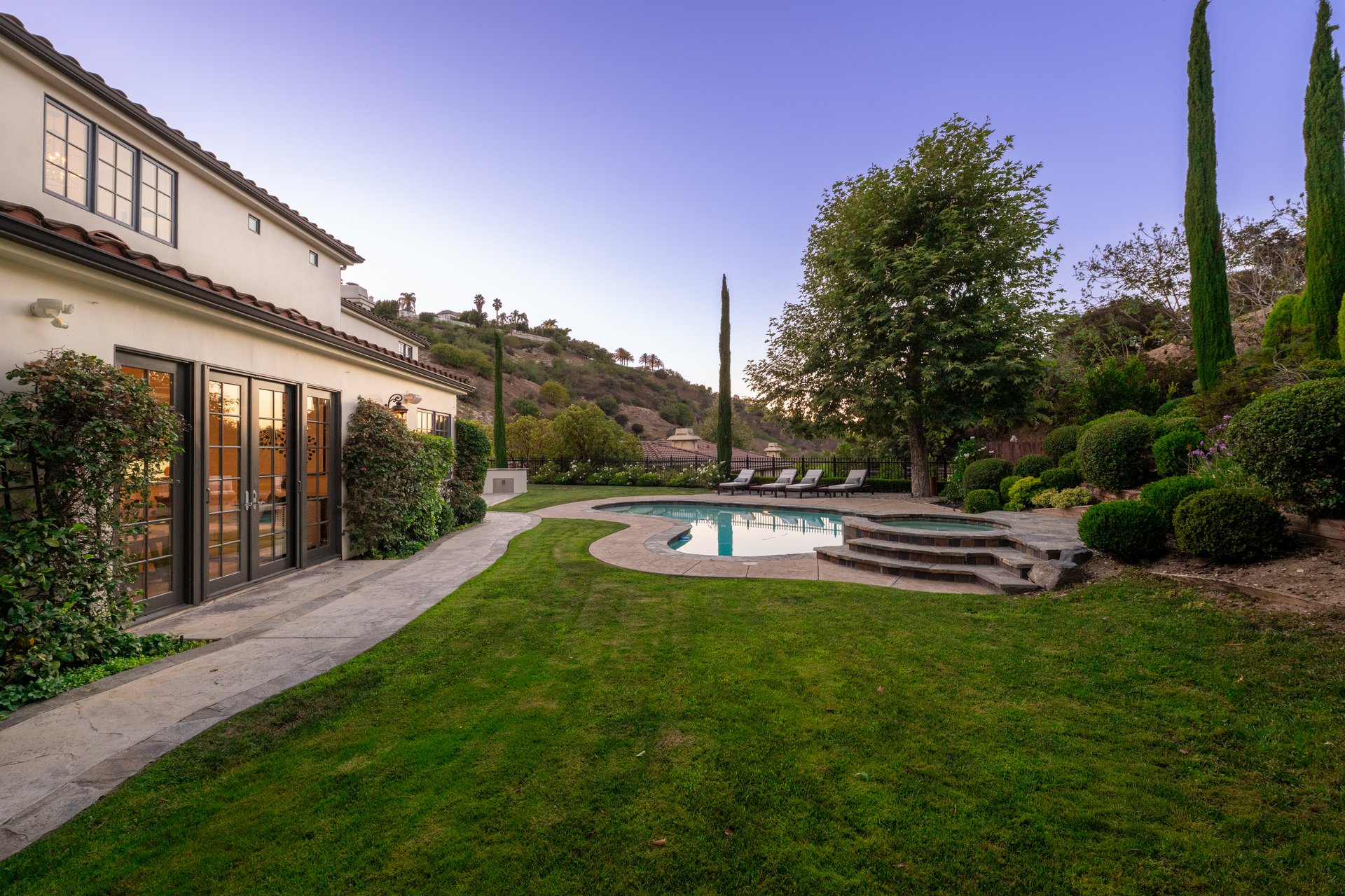 3686 Benedict Canyon Ln, Sherman Oaks 