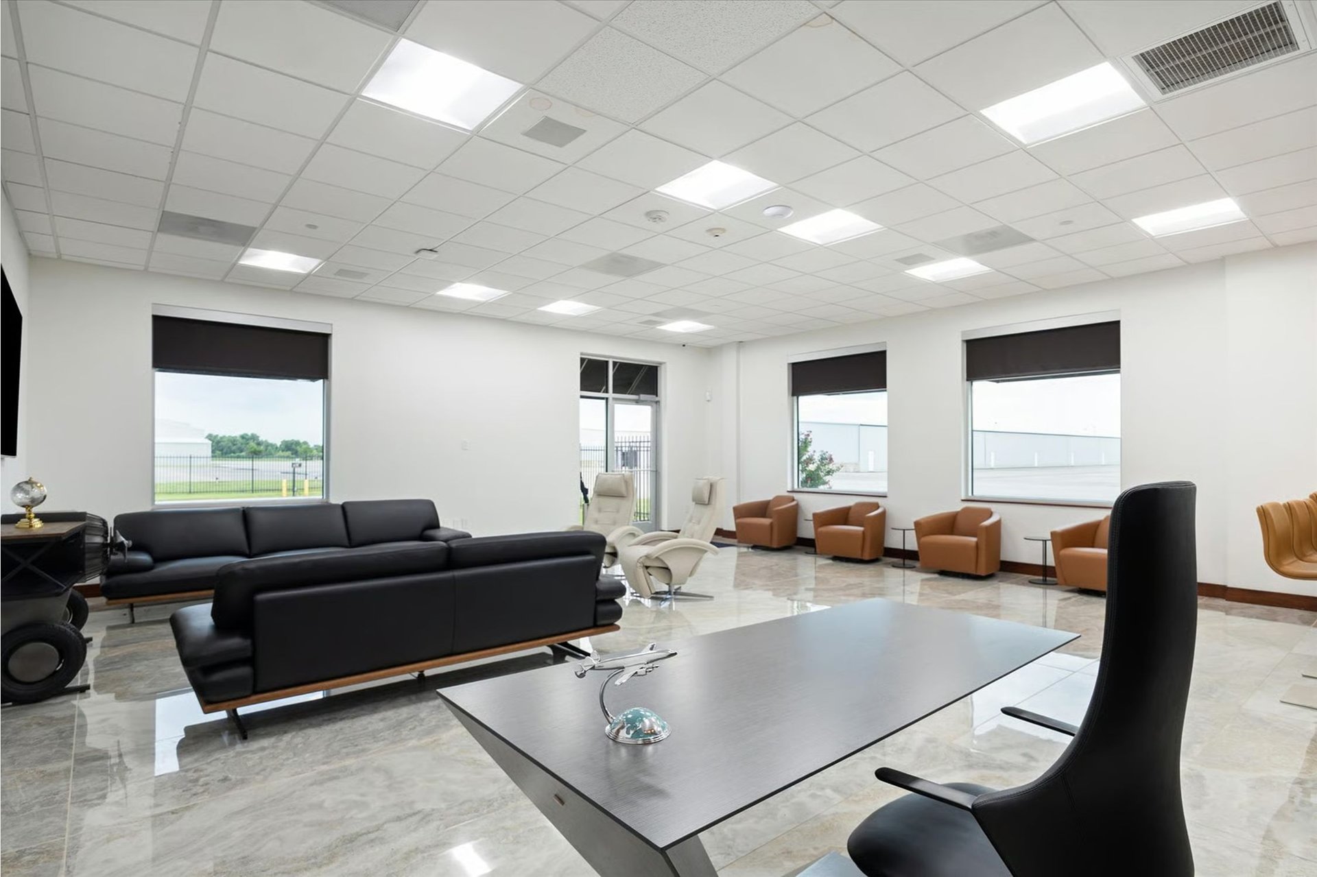 Hangar + Office - Sugar Land Regional Airport (KSGR)