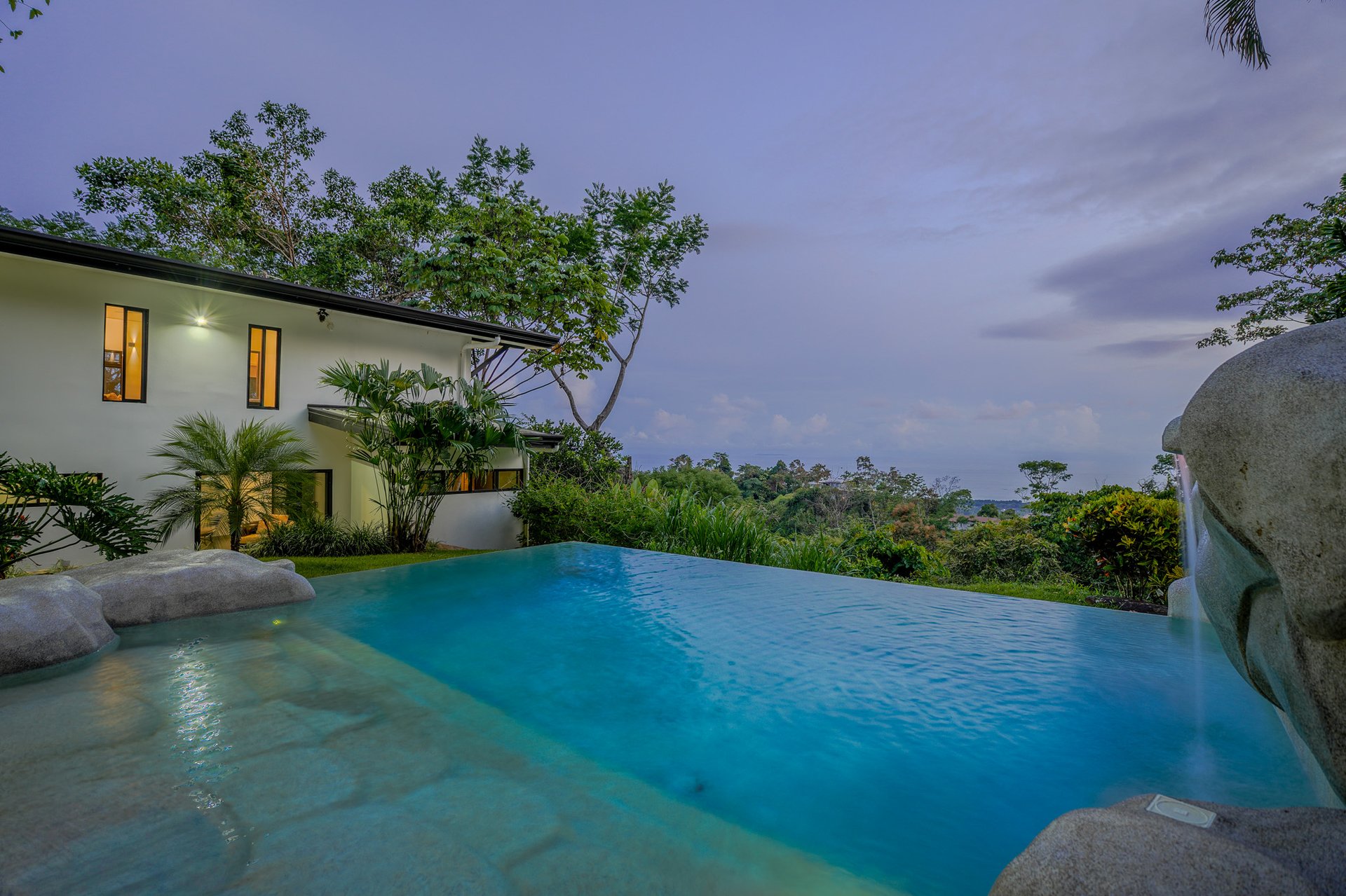 Casa La Roca, Whale's Tail 3 Bedroom Home In Uvita!