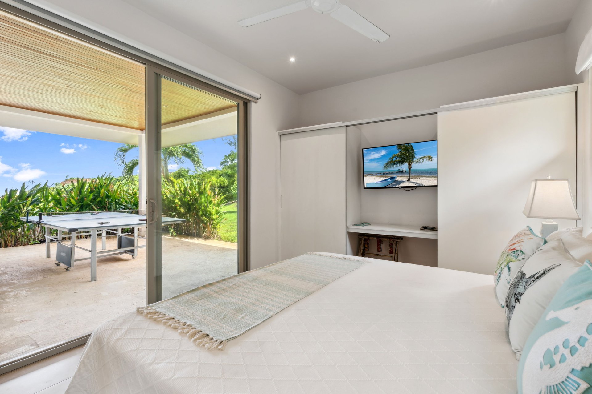 Casa Pickle on the Hill | Spacious Private Estate with Pickleball Court, Mature Gardens & Independent Guest Apartment