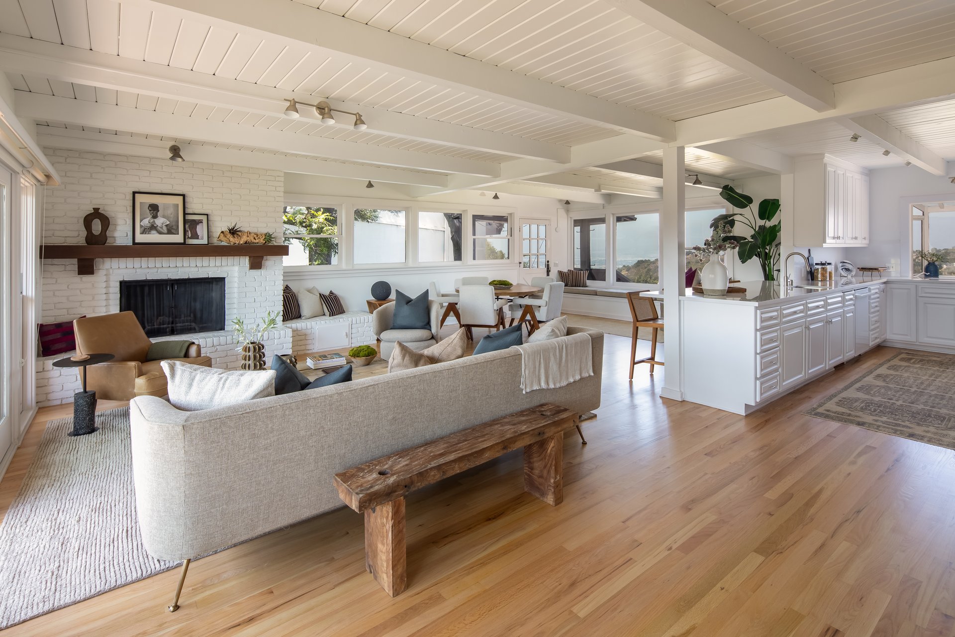 8595 Skyline Dr, Sunset Strip