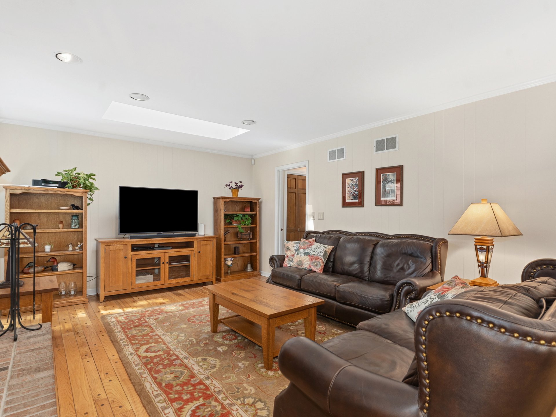 1235  Pin Oak Court