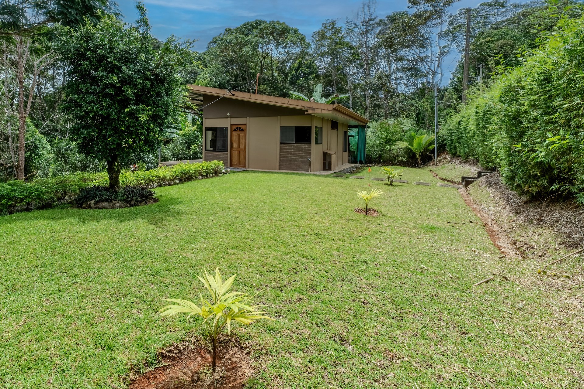 Multi-Family Compound, 4 Fully Furnished Units | 15 Minutes to the Beach