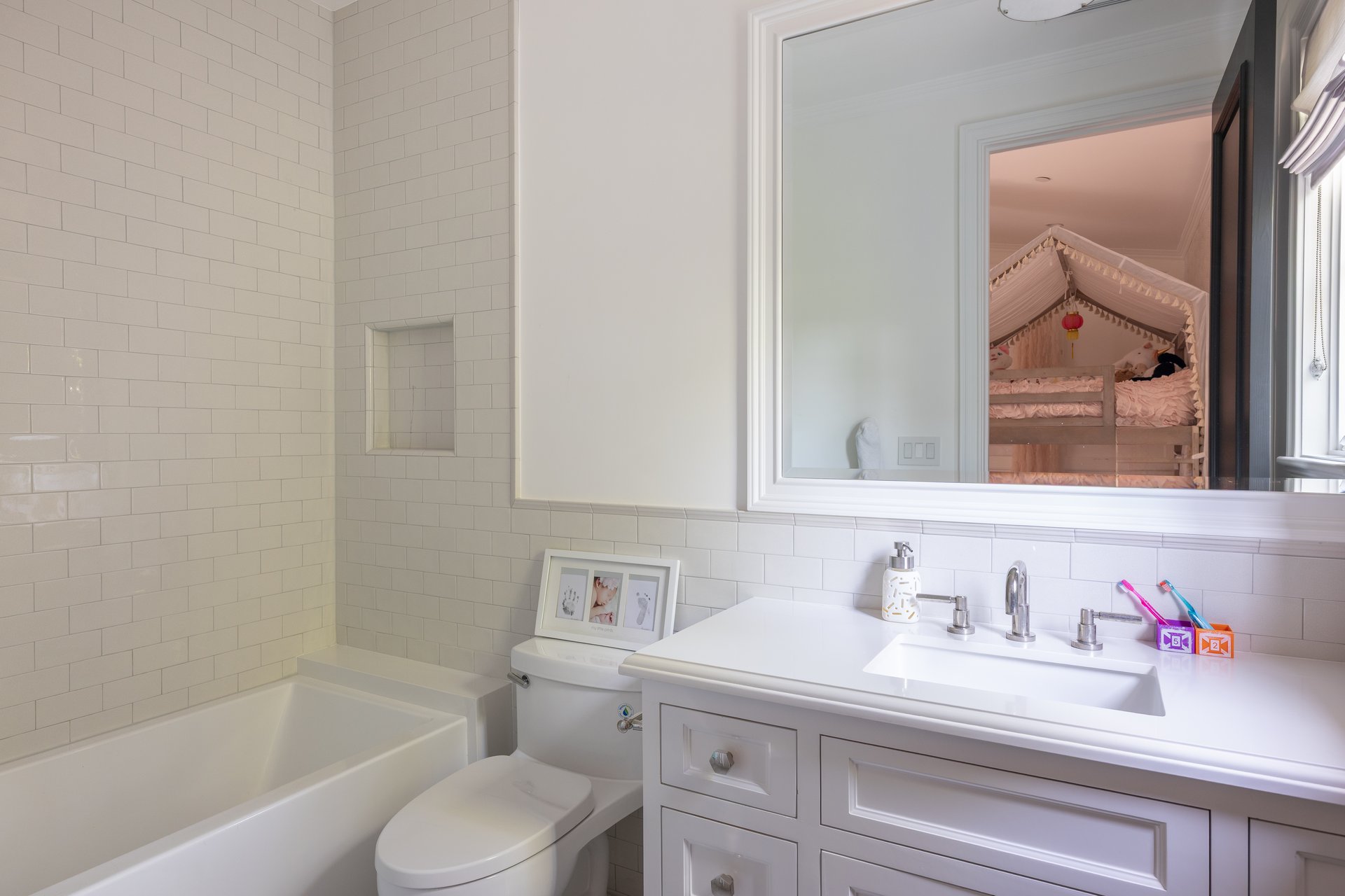 10439 Valley Spring Ln, Toluca Lake
