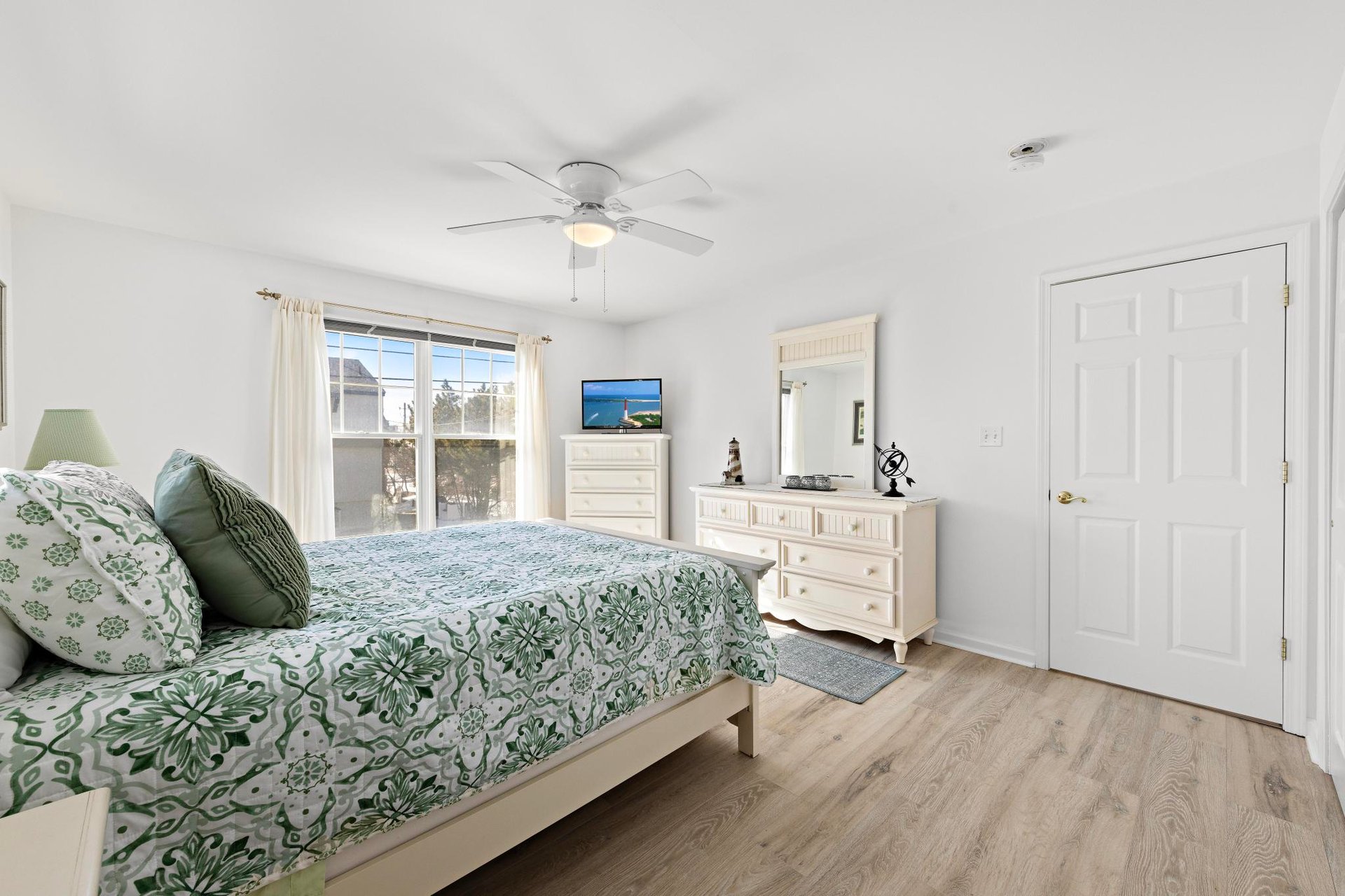 7 W Julia Ave, Long Beach Twp