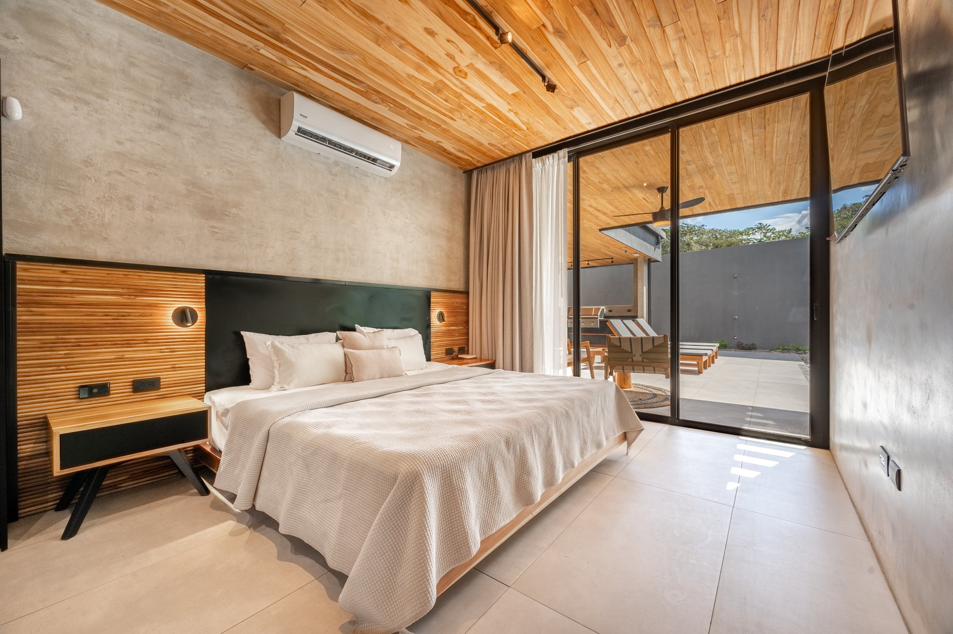 Casa Uchuva | Architectural Harmony of Wood, Stone, and Light