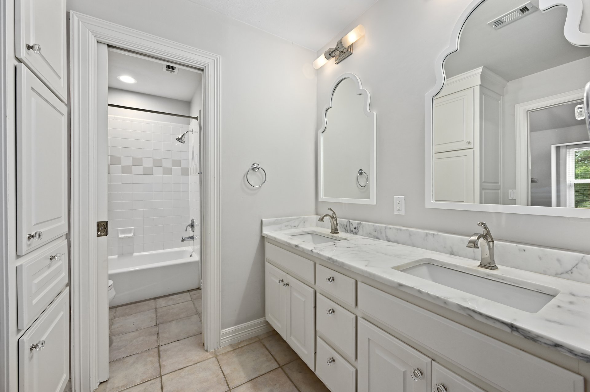 2704 Regents Park