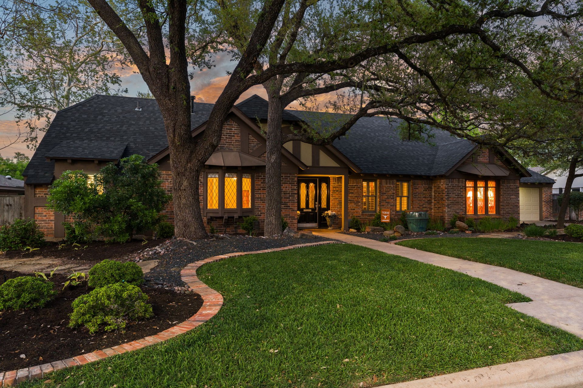 4216 Tallowood DR