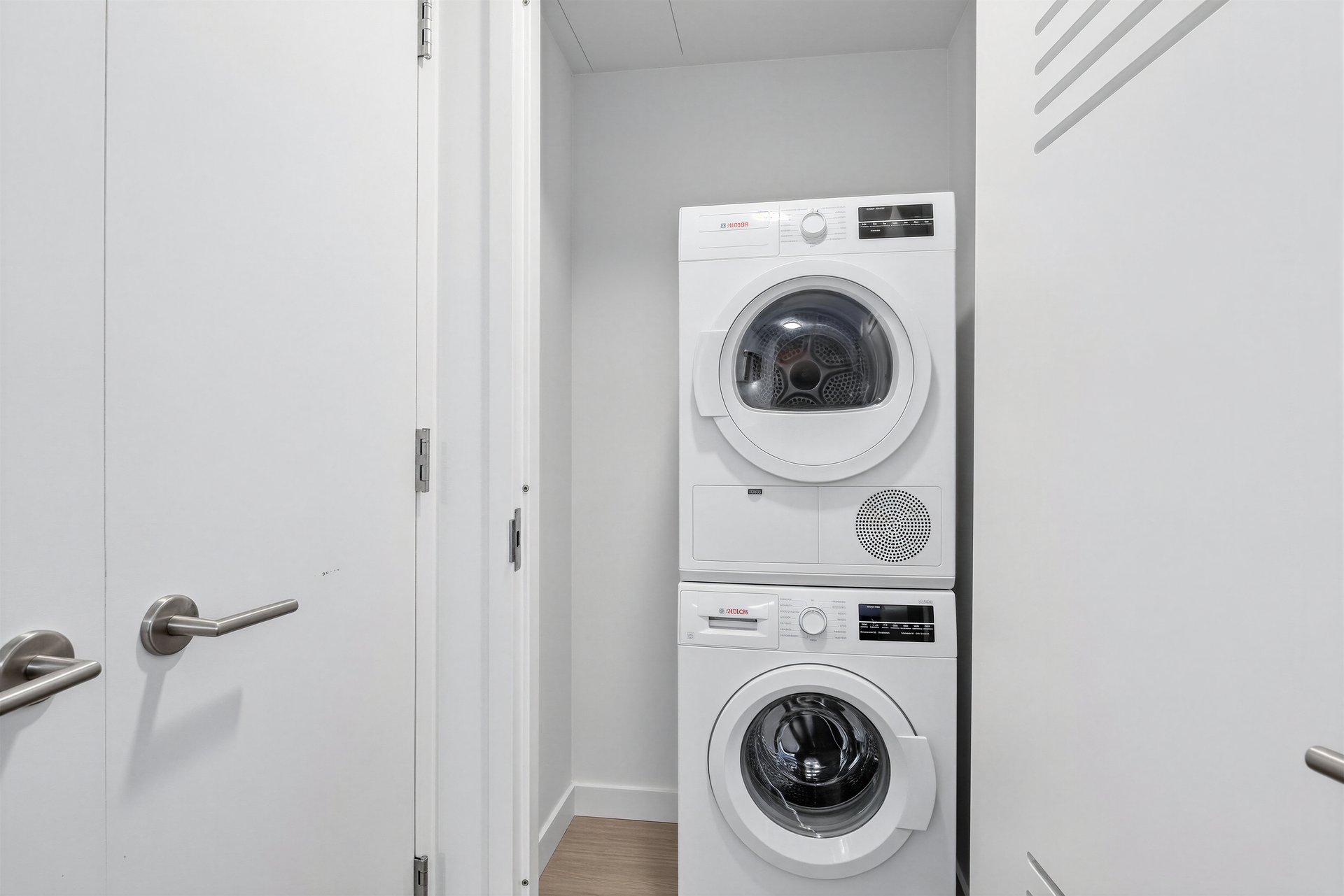 99 HUDSON ST Unit: 402