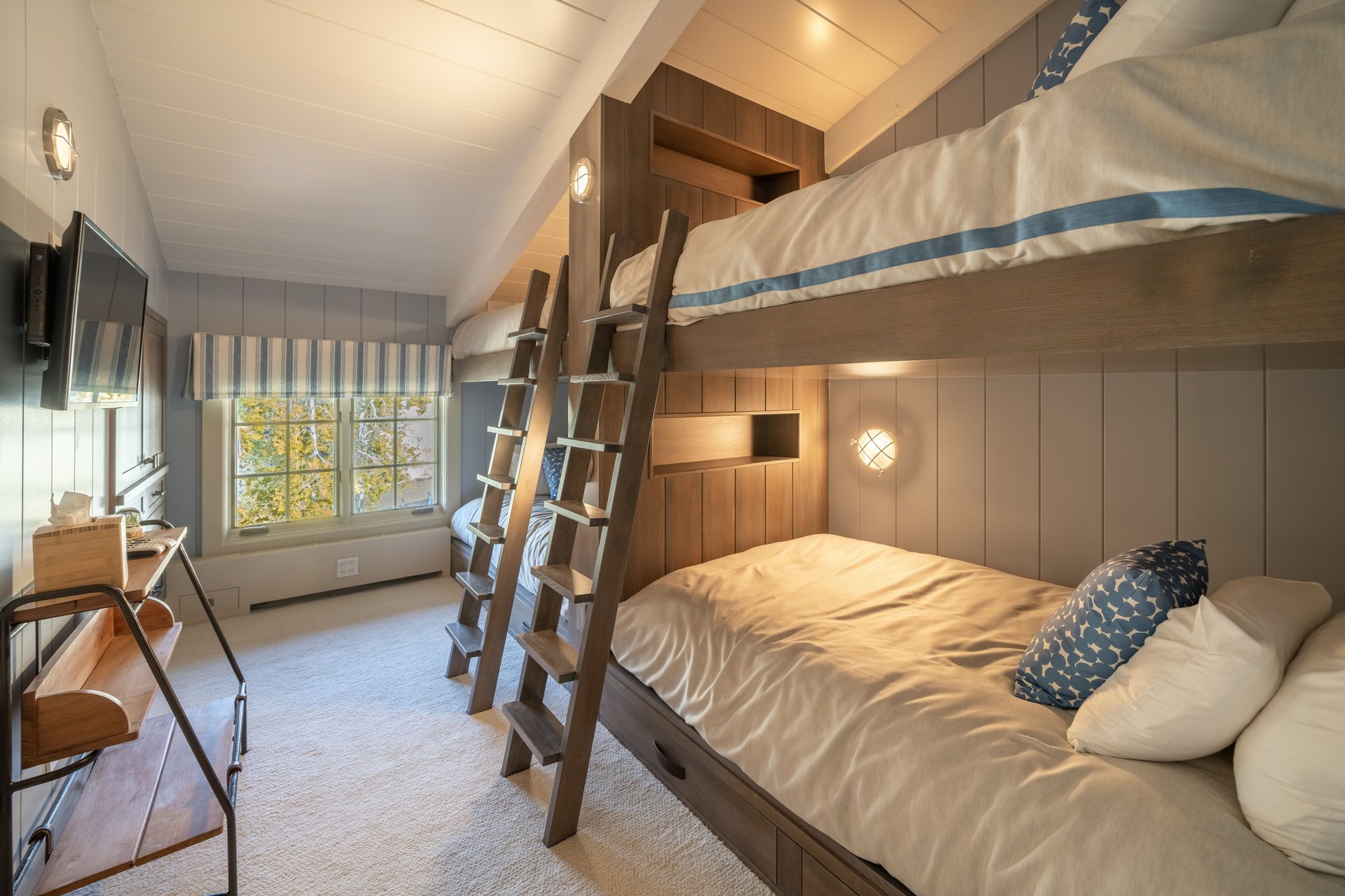 The Lodge at Vail Condominiums #332