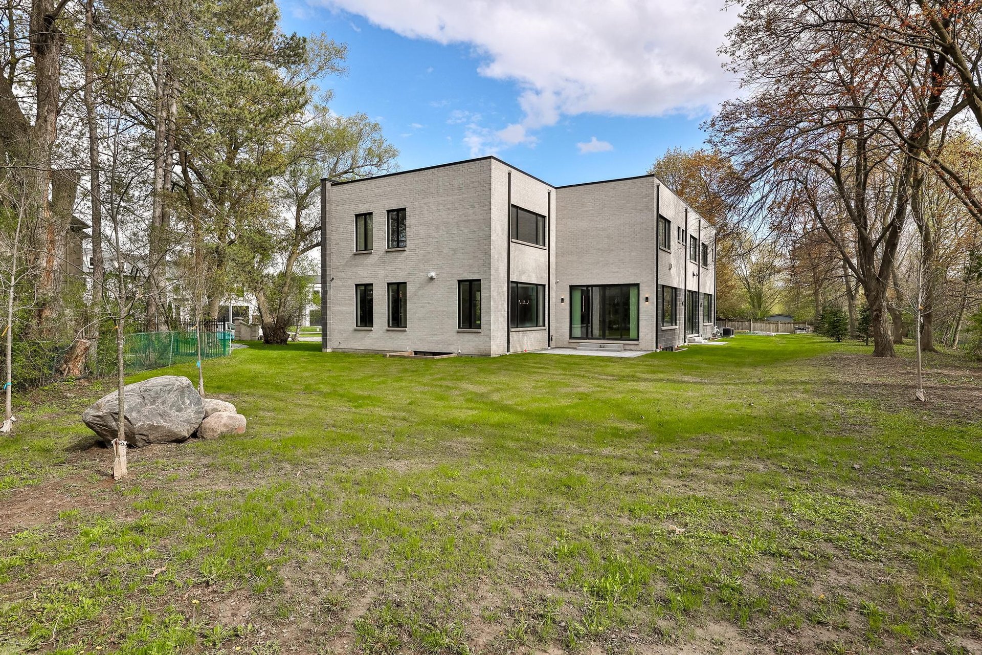 Brand-New Modern Estate