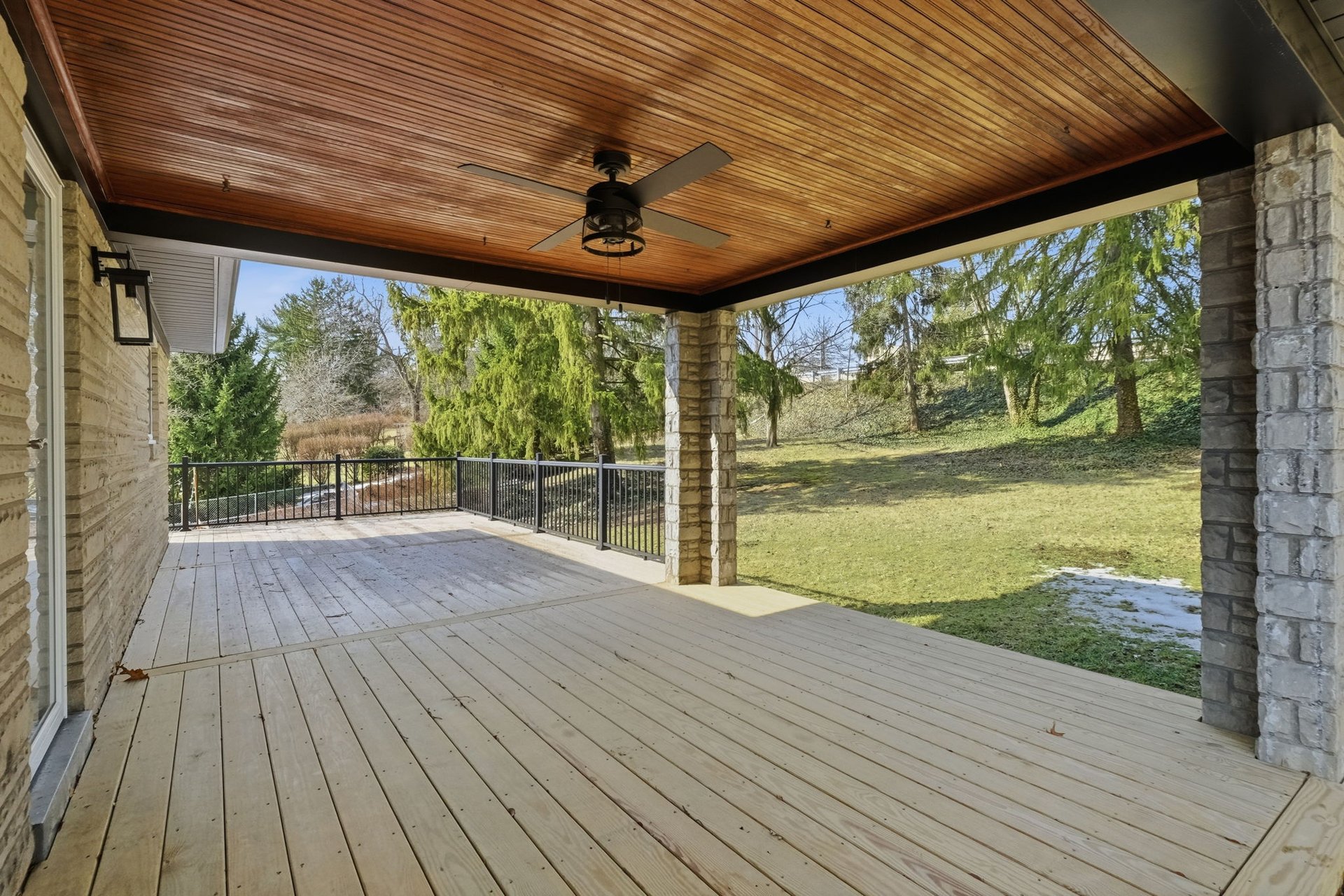 954 Lakemont Dr
