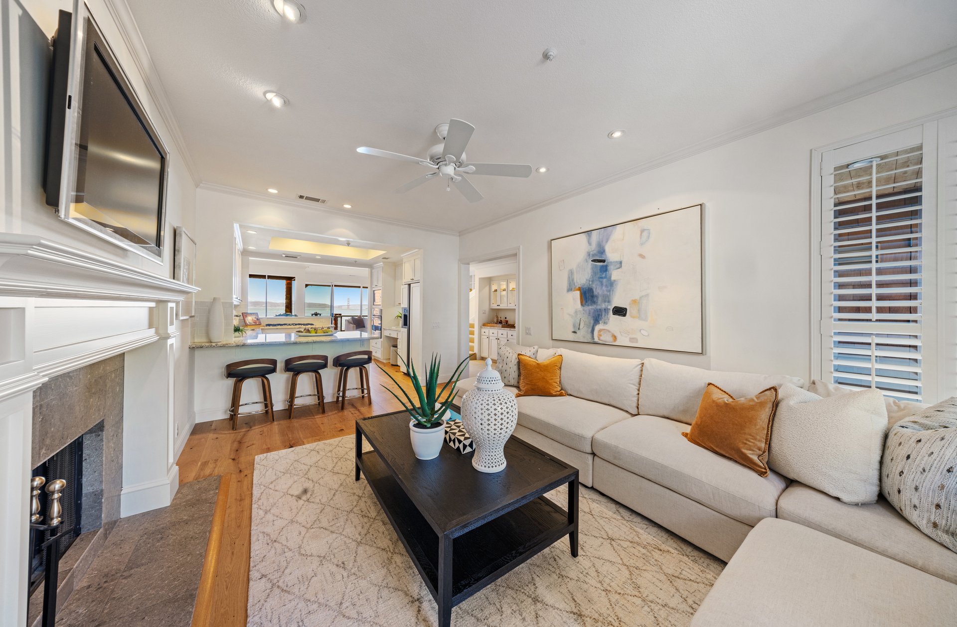 Luxury Condo with Sweeping Bay Views