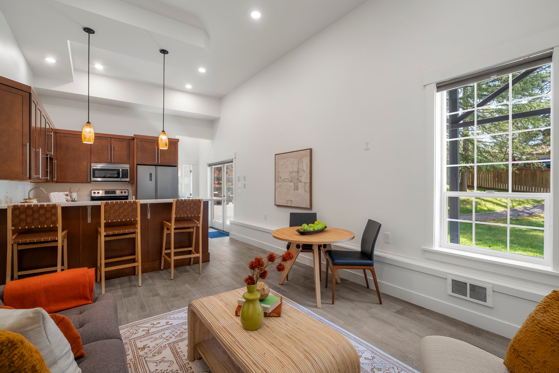 Expansive Lynnwood Living
