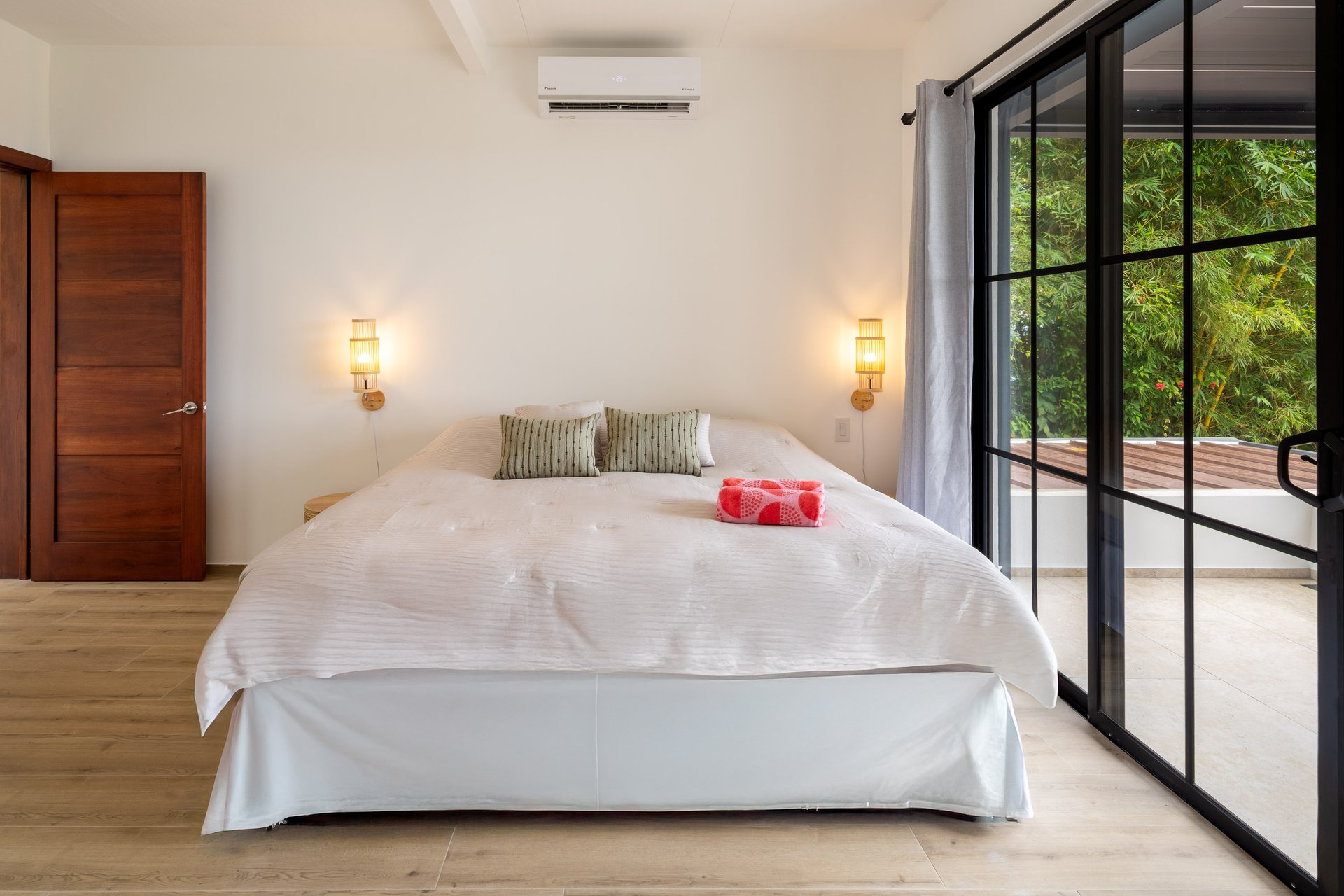 Villa Leoni Sunset Ocean View Sanctuary