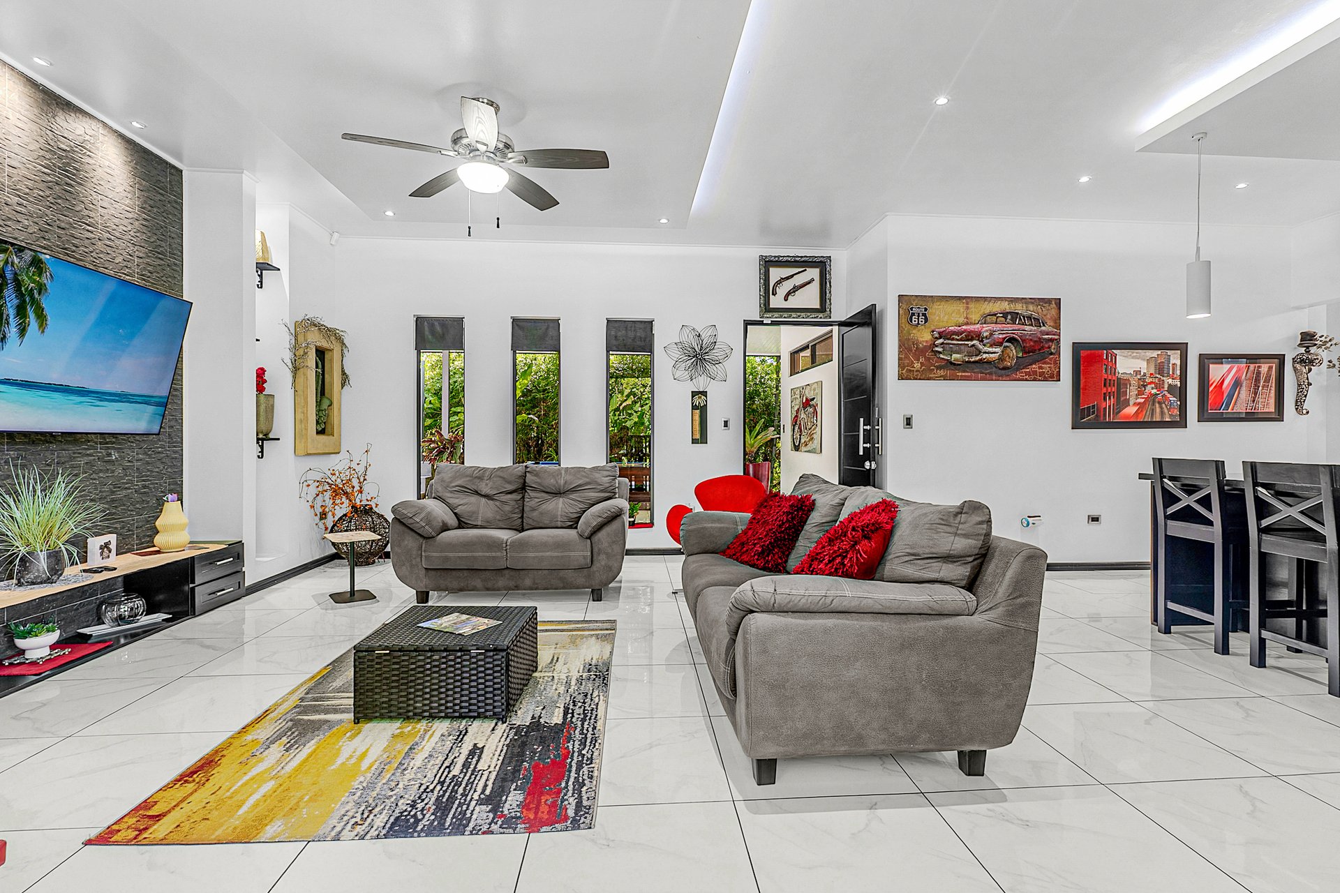 Charming 2 Bedroom Home + Studio located in heart of Uvita 