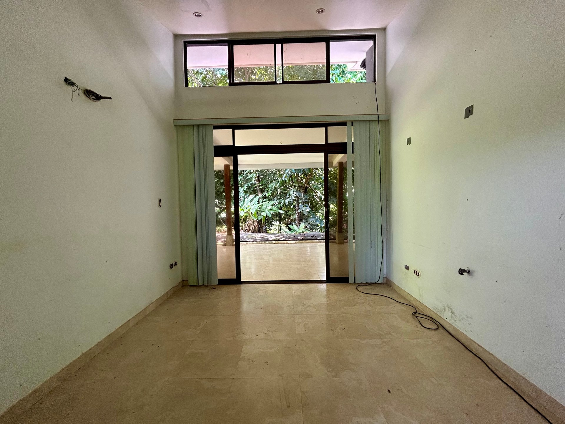 Fixer-Upper Home with an studio Office in Palmar Norte on a 7.58 Acres Property