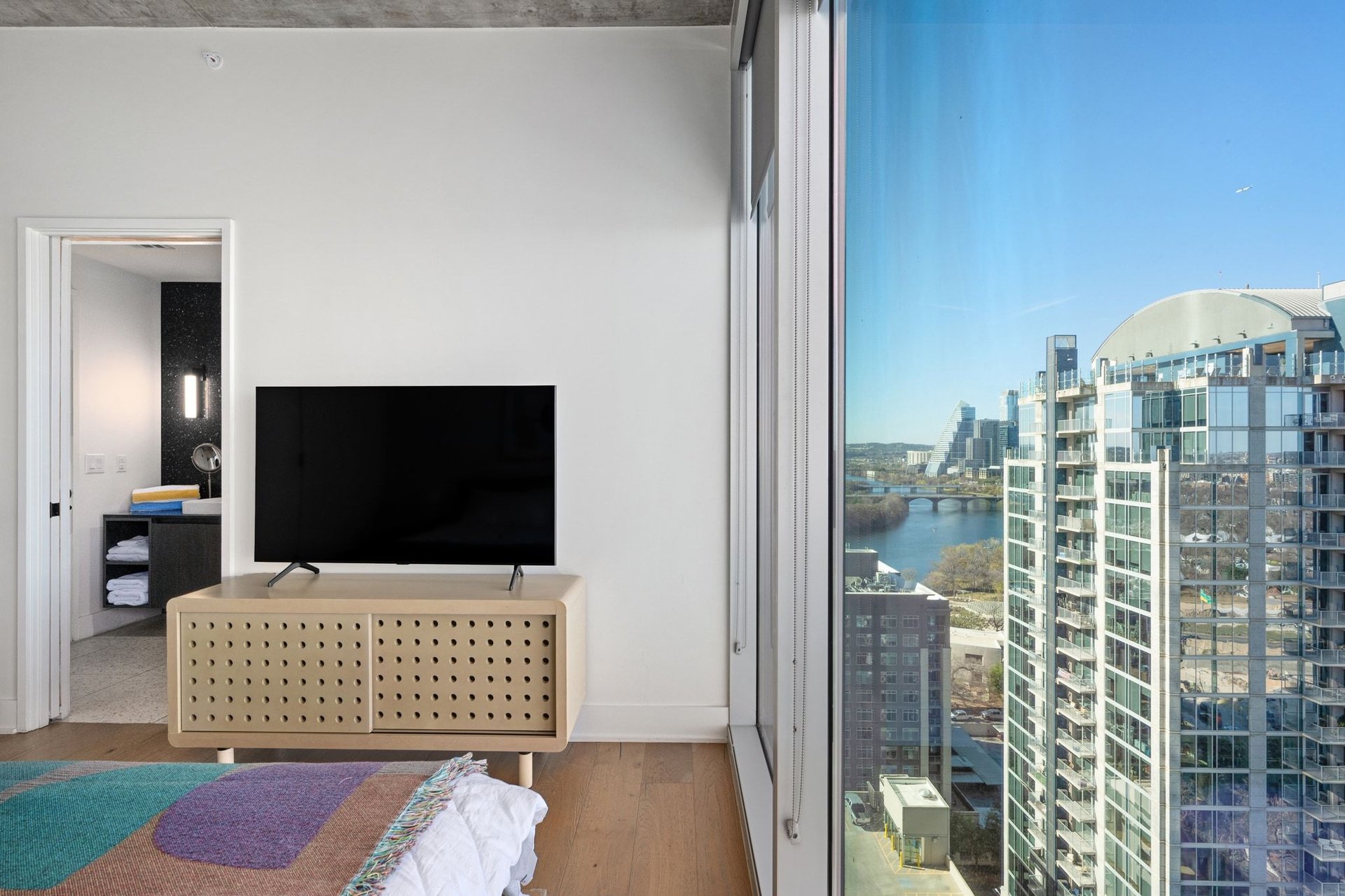 48 East Avenue #2204