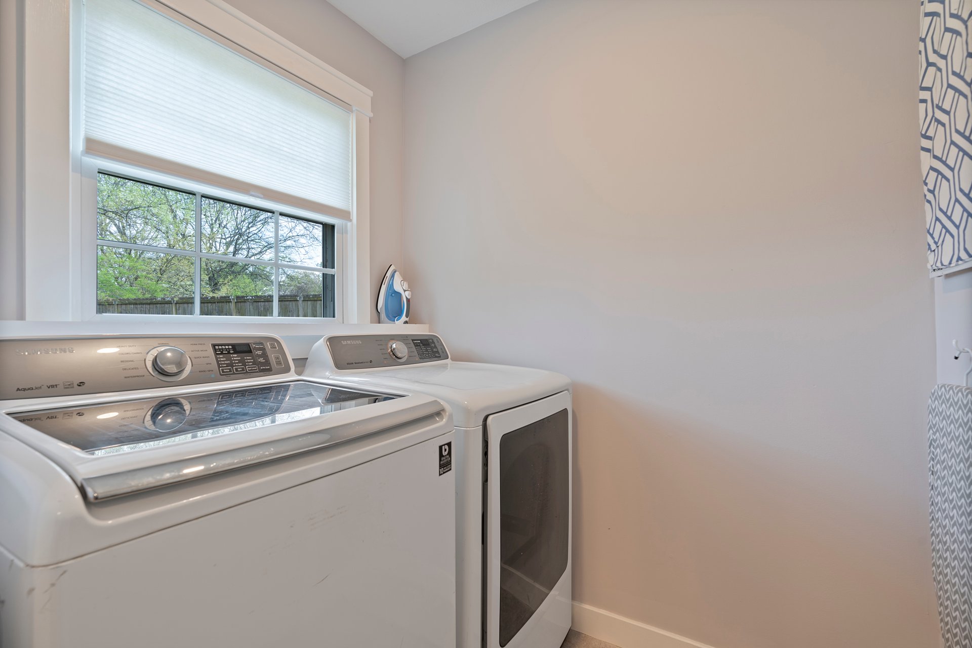 MODERN FURNISHED HOME - NEAR UAH!