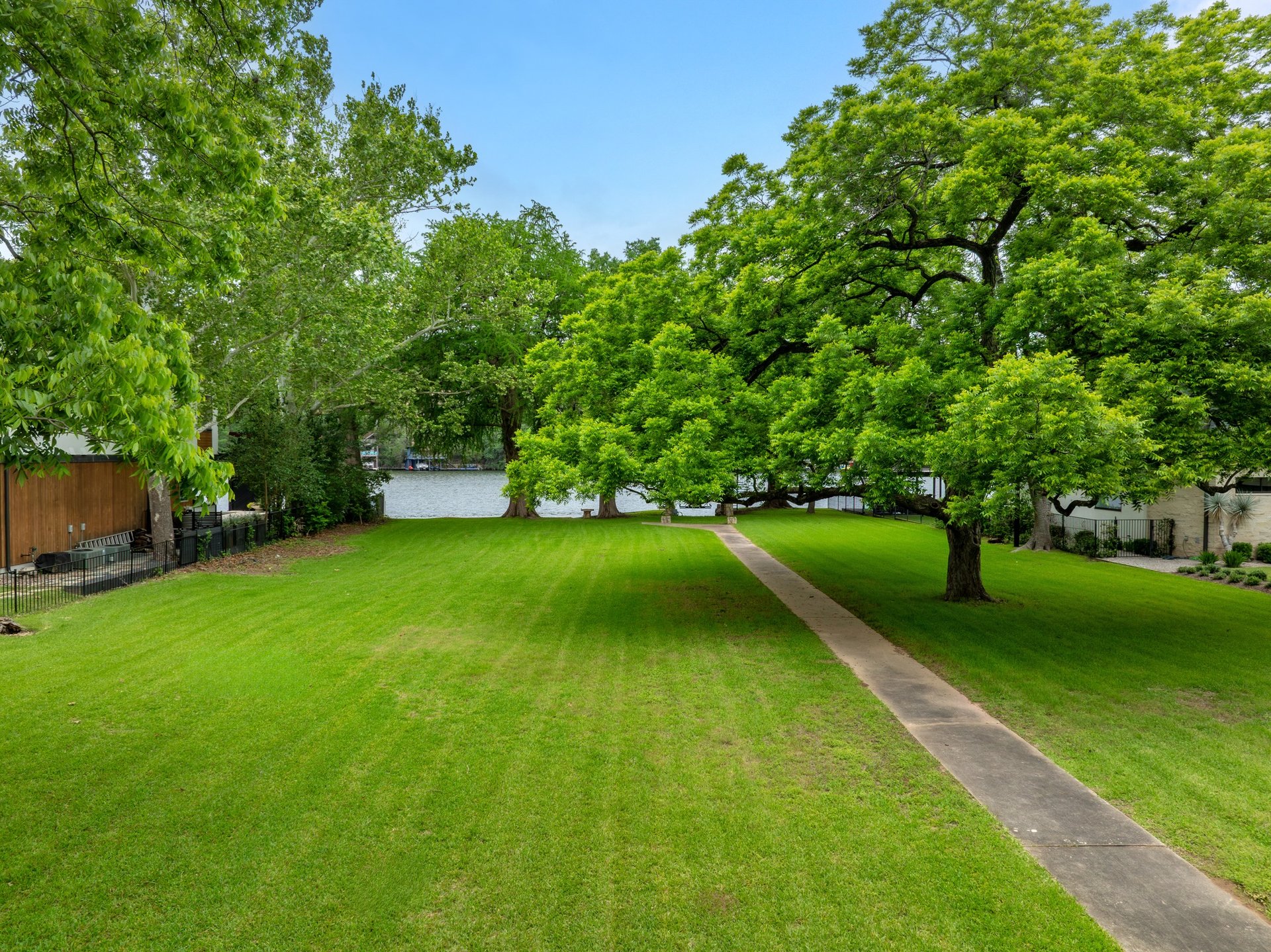 3200 Rivercrest Drive