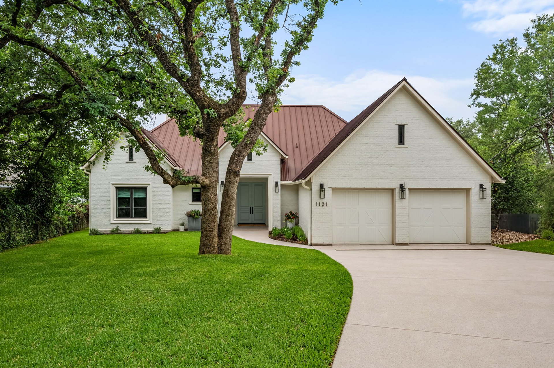 1131 N Shorewood Drive