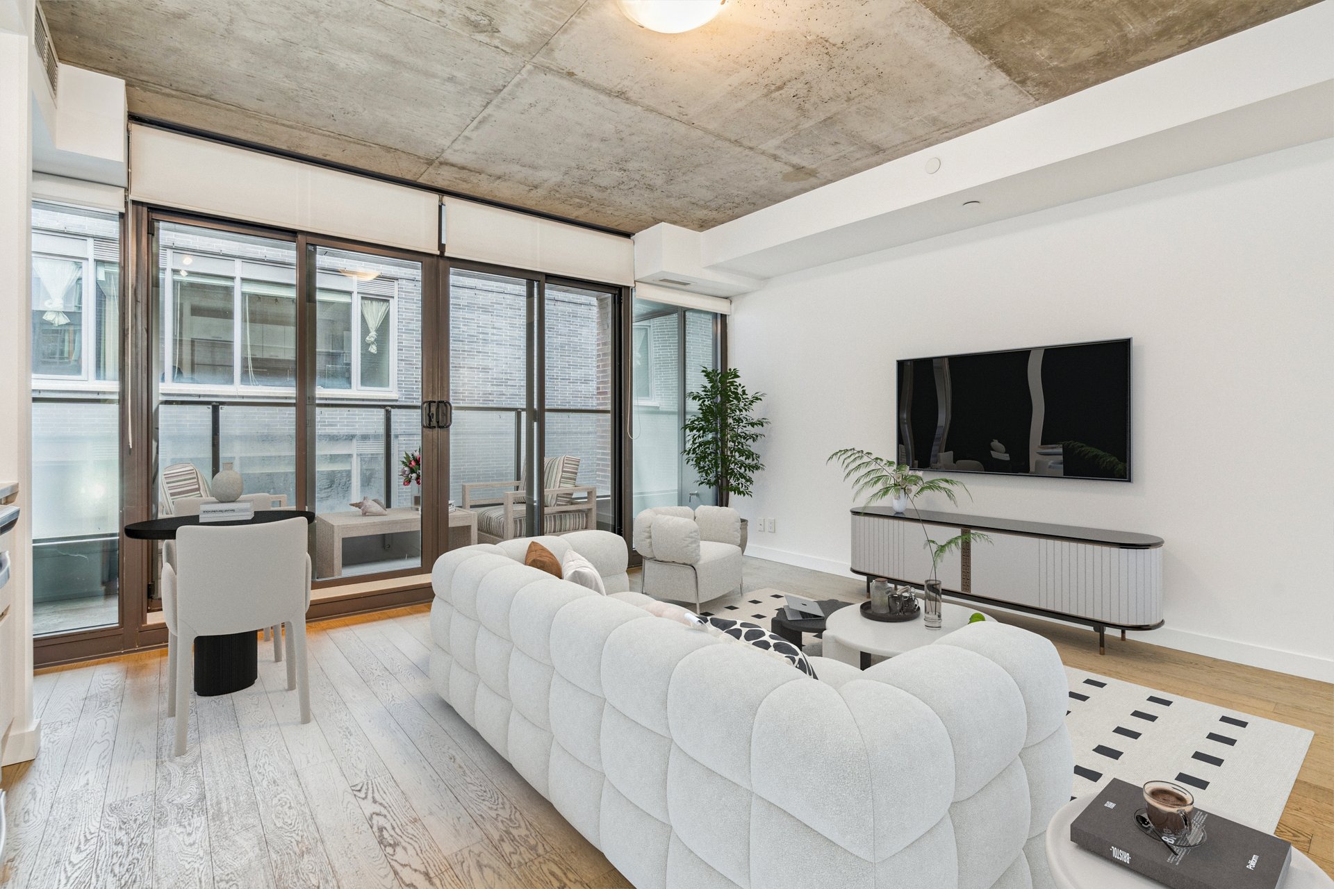 111 Bathurst St 423