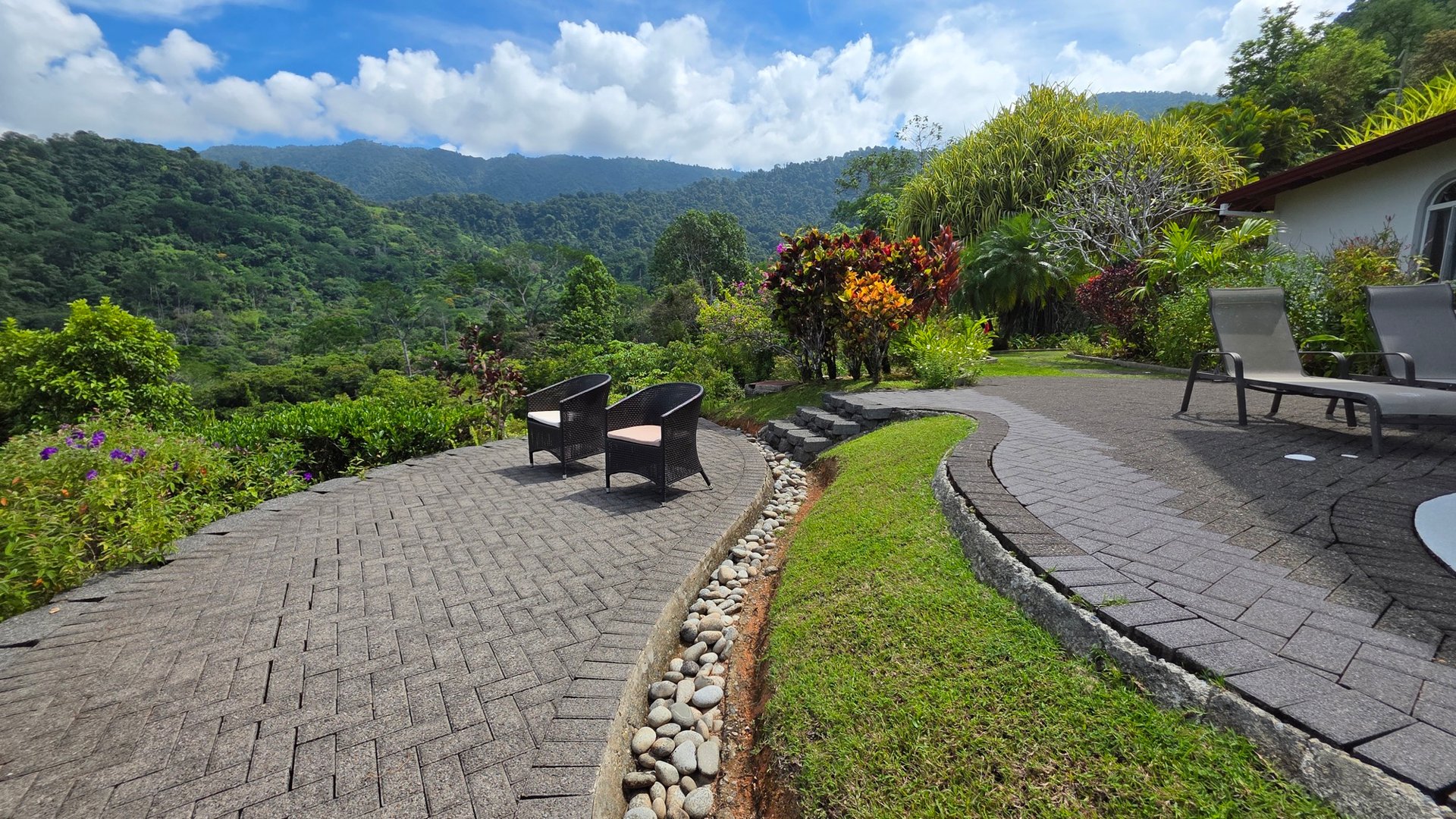 Ojochateau - Rare Ocean & Mountain View 4BR Home in Costa Rica