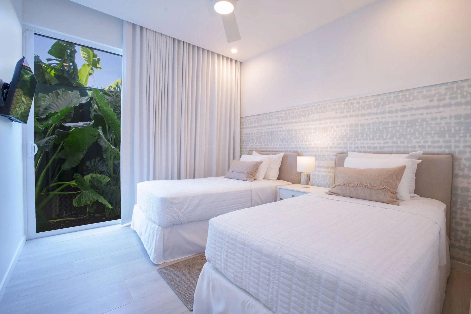 Palm Grove 7